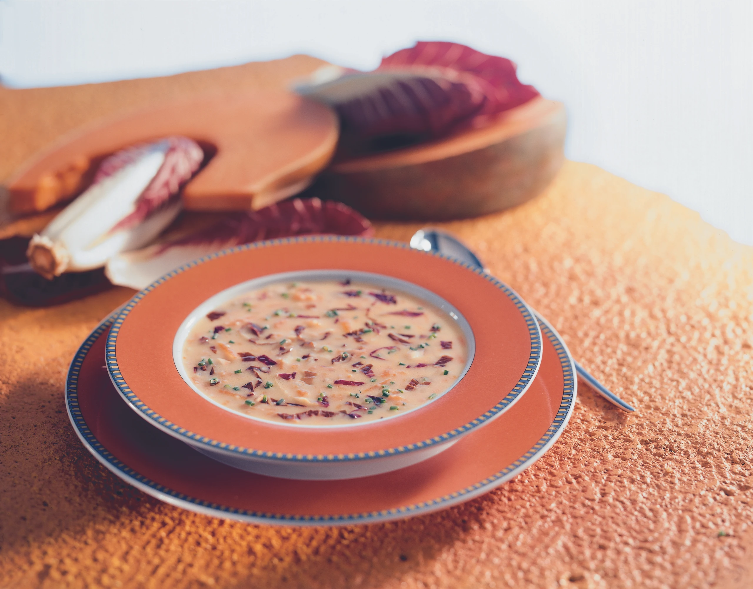 Grießsuppe mit Kürbis und Radicchio