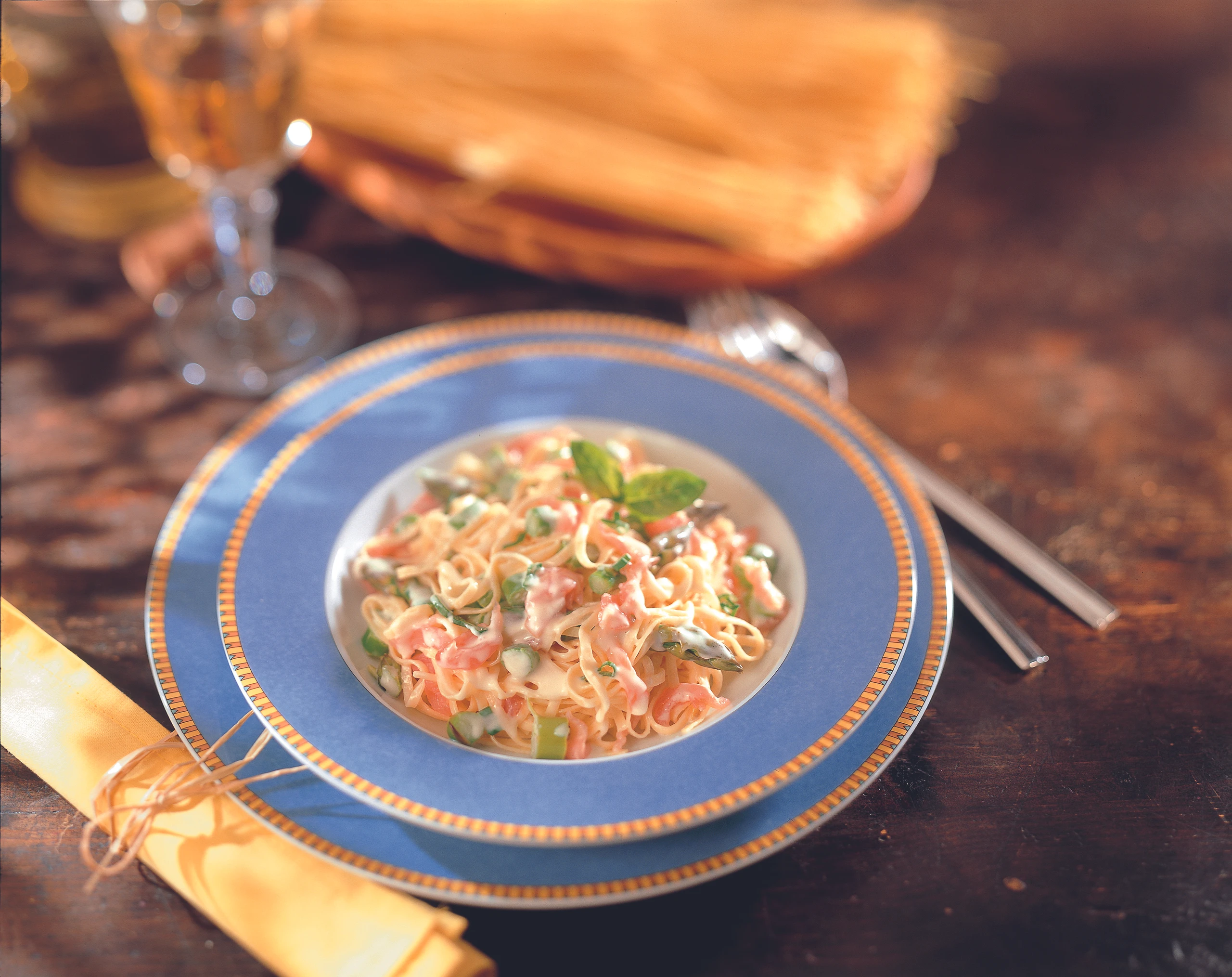 Tagliolini mit Lachs und Spargel