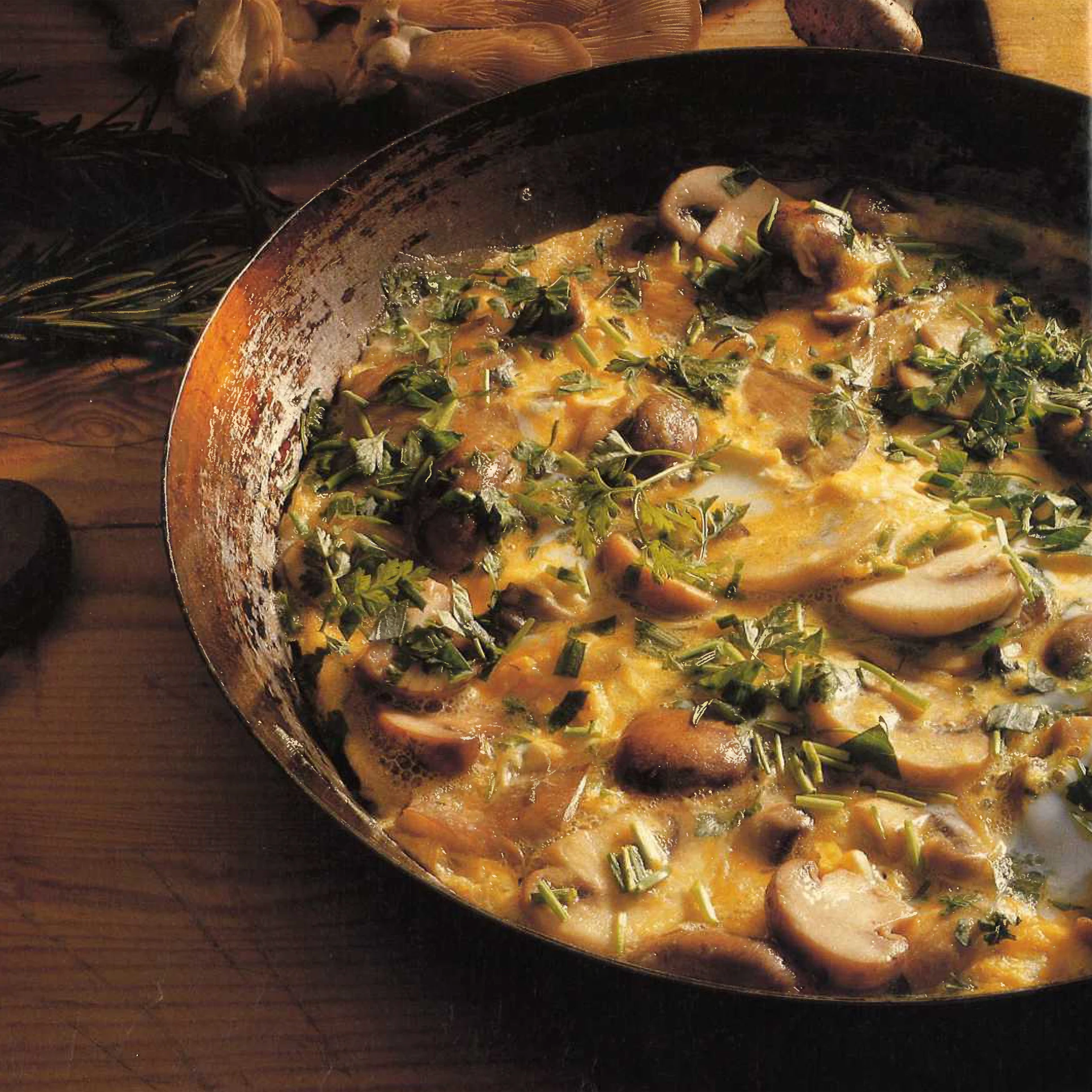 Eierspeise mit Pilzen und Kräutern