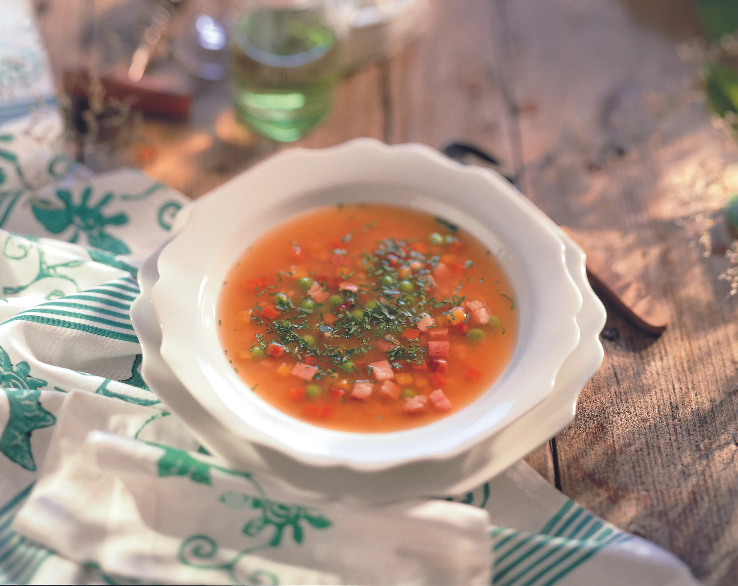 Rollgerstensuppe mit Erbsen und Selchfleisch