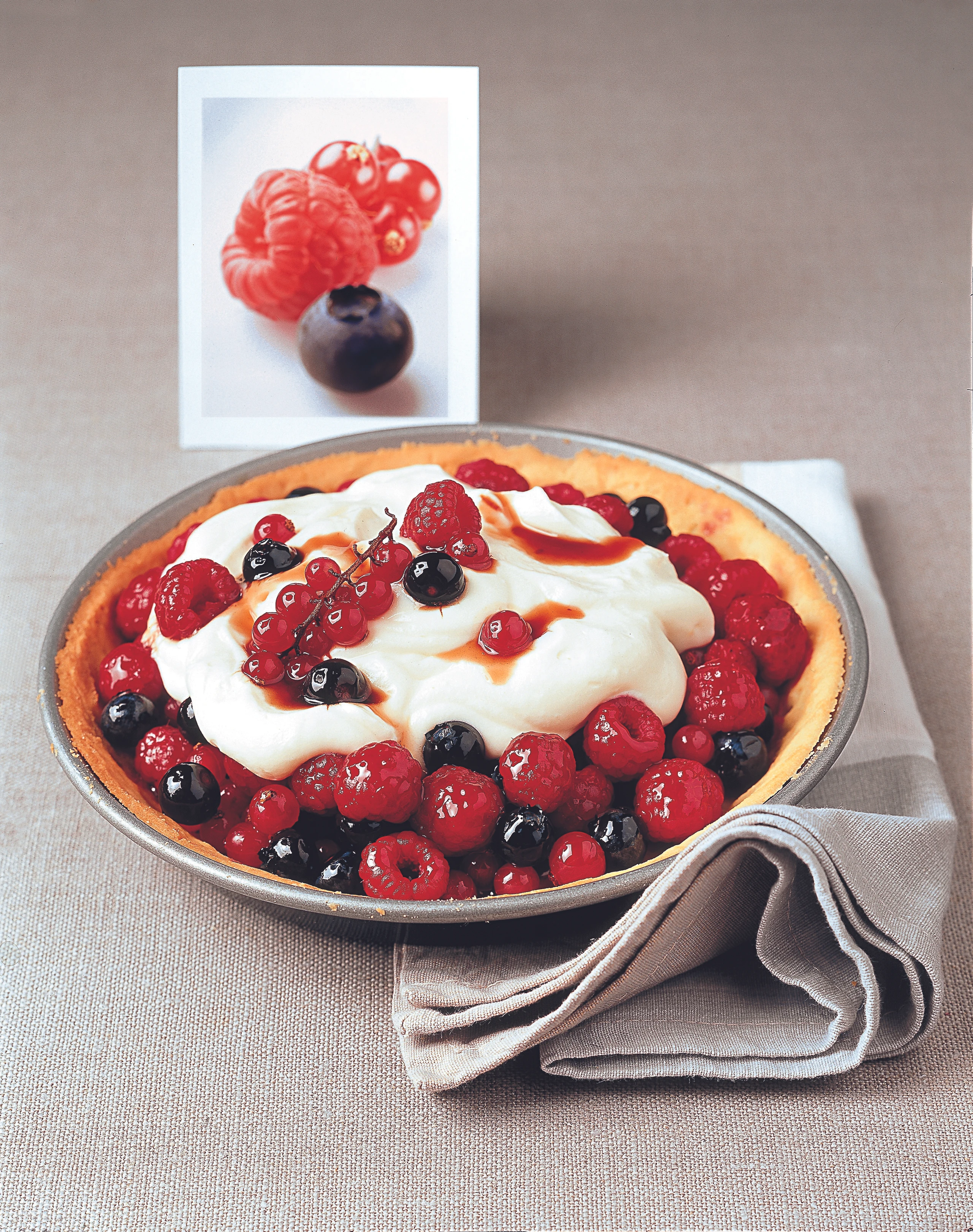 Tarte mit Essig-Beeren und Vanille-Topfencreme