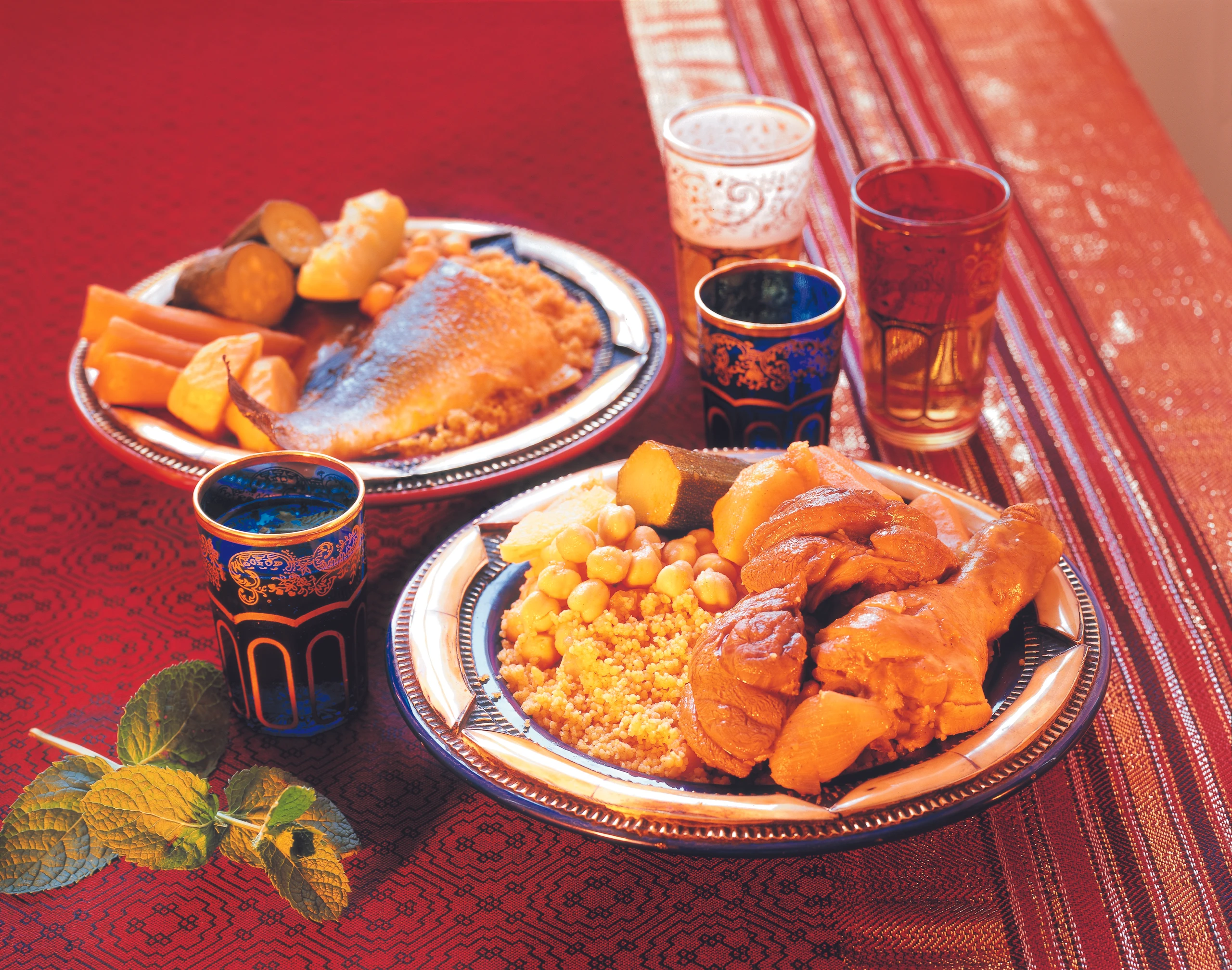 Couscous royal: Couscous mit Fisch, Huhn und Lamm