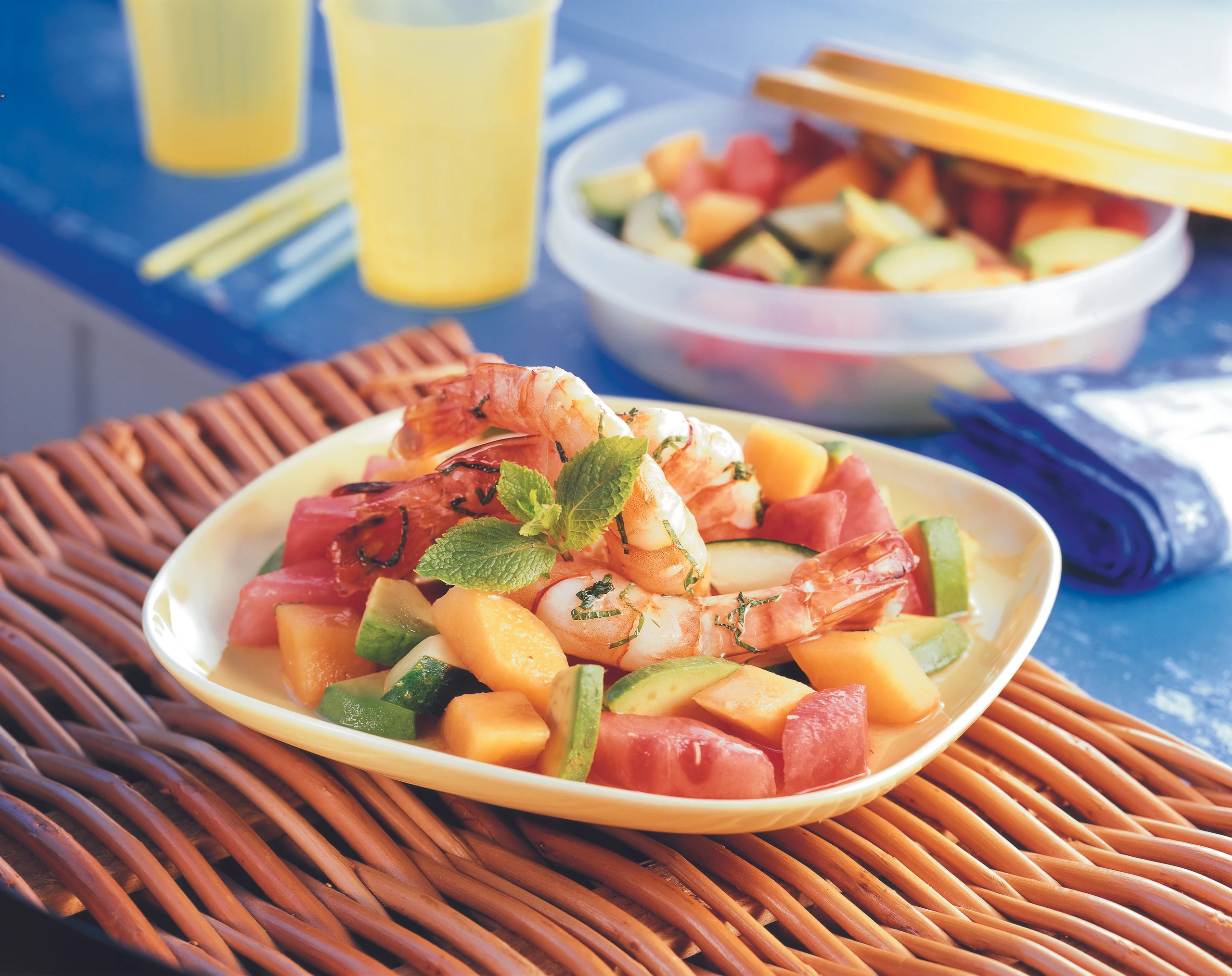 Garnelen auf Melonen-Gurken-Salat