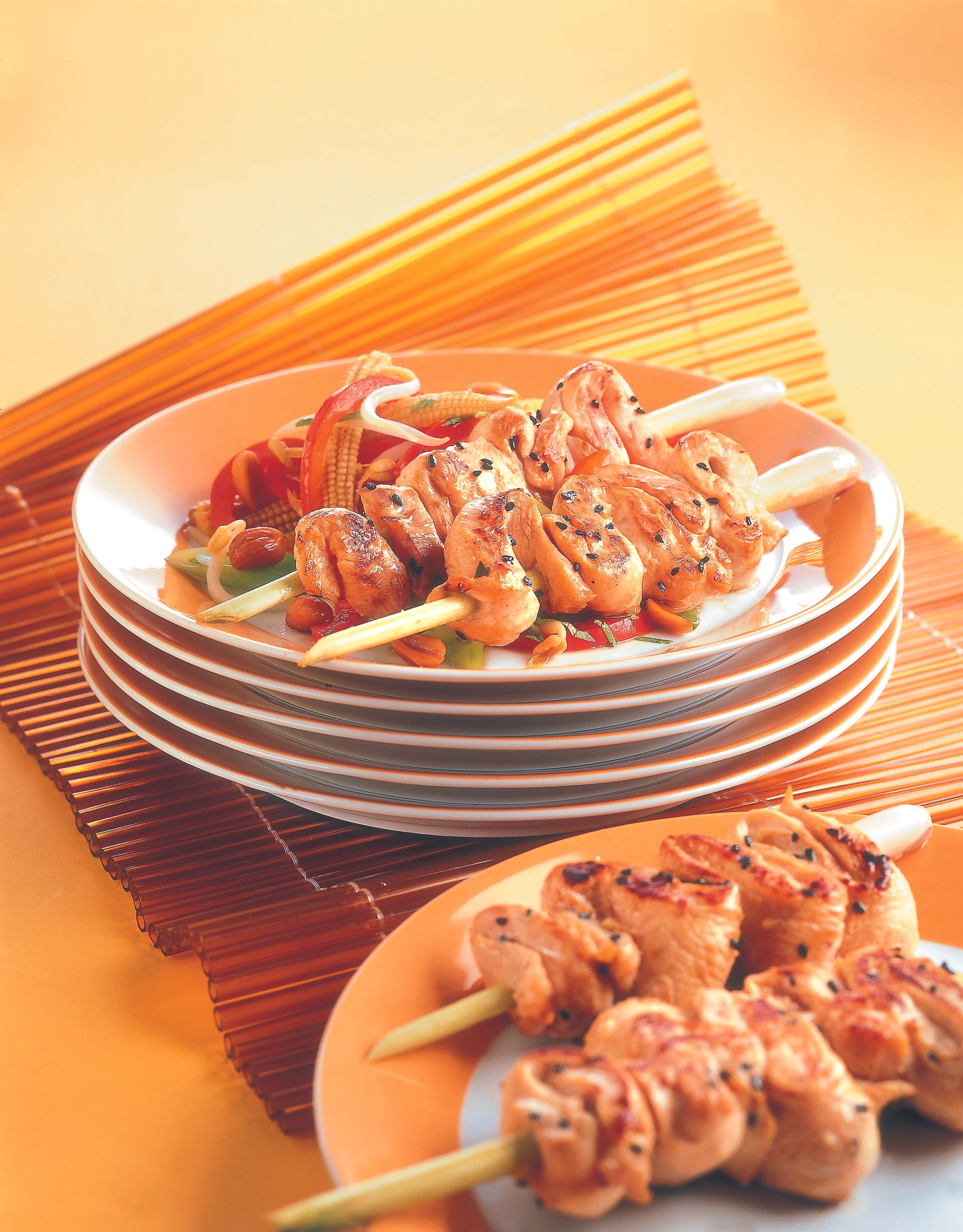 Asia-Hühnerspieße mit Pfannen-Gemüse