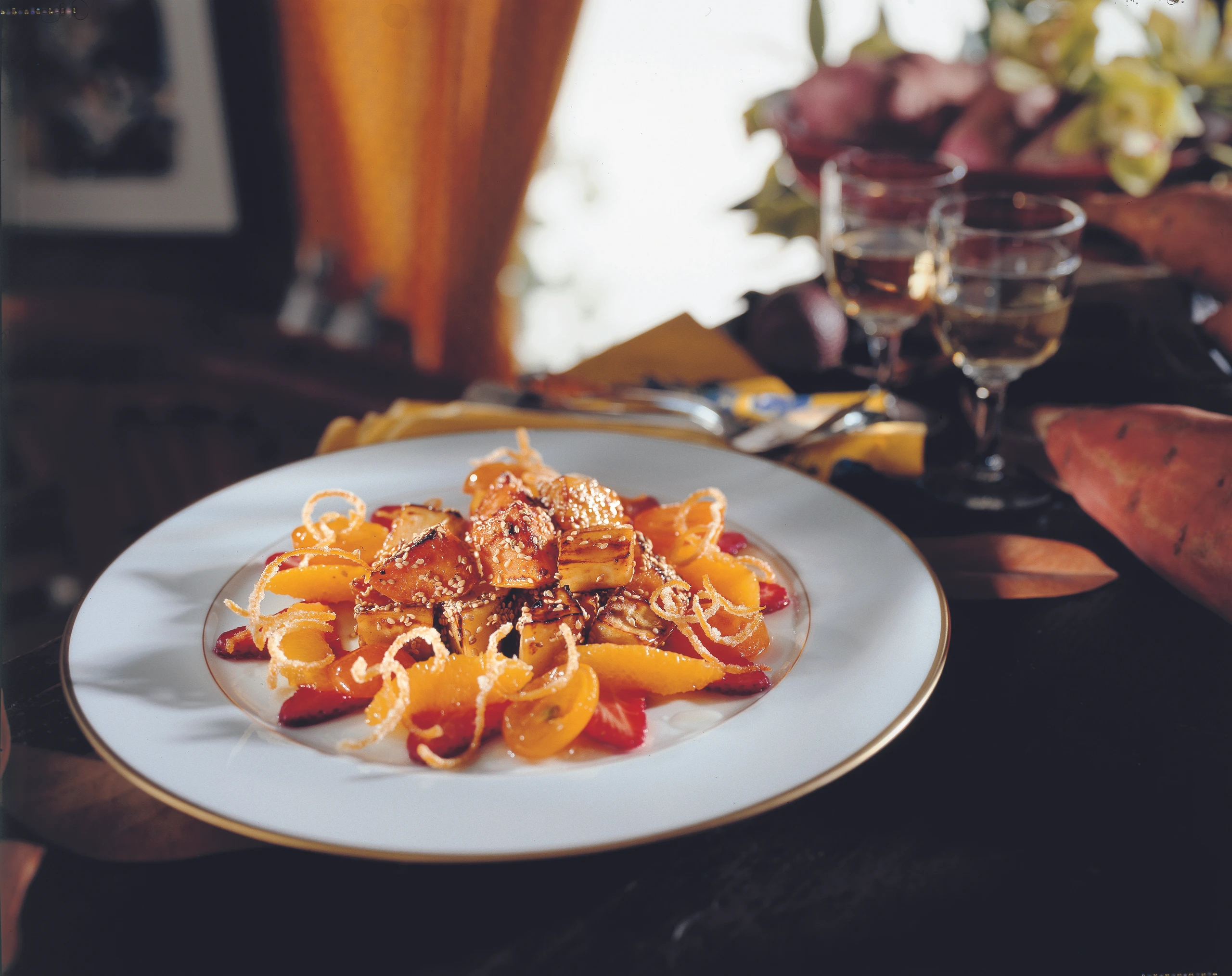Honig-Süßkartoffeln mit Sesam auf Orangen-Kumquat-Salat