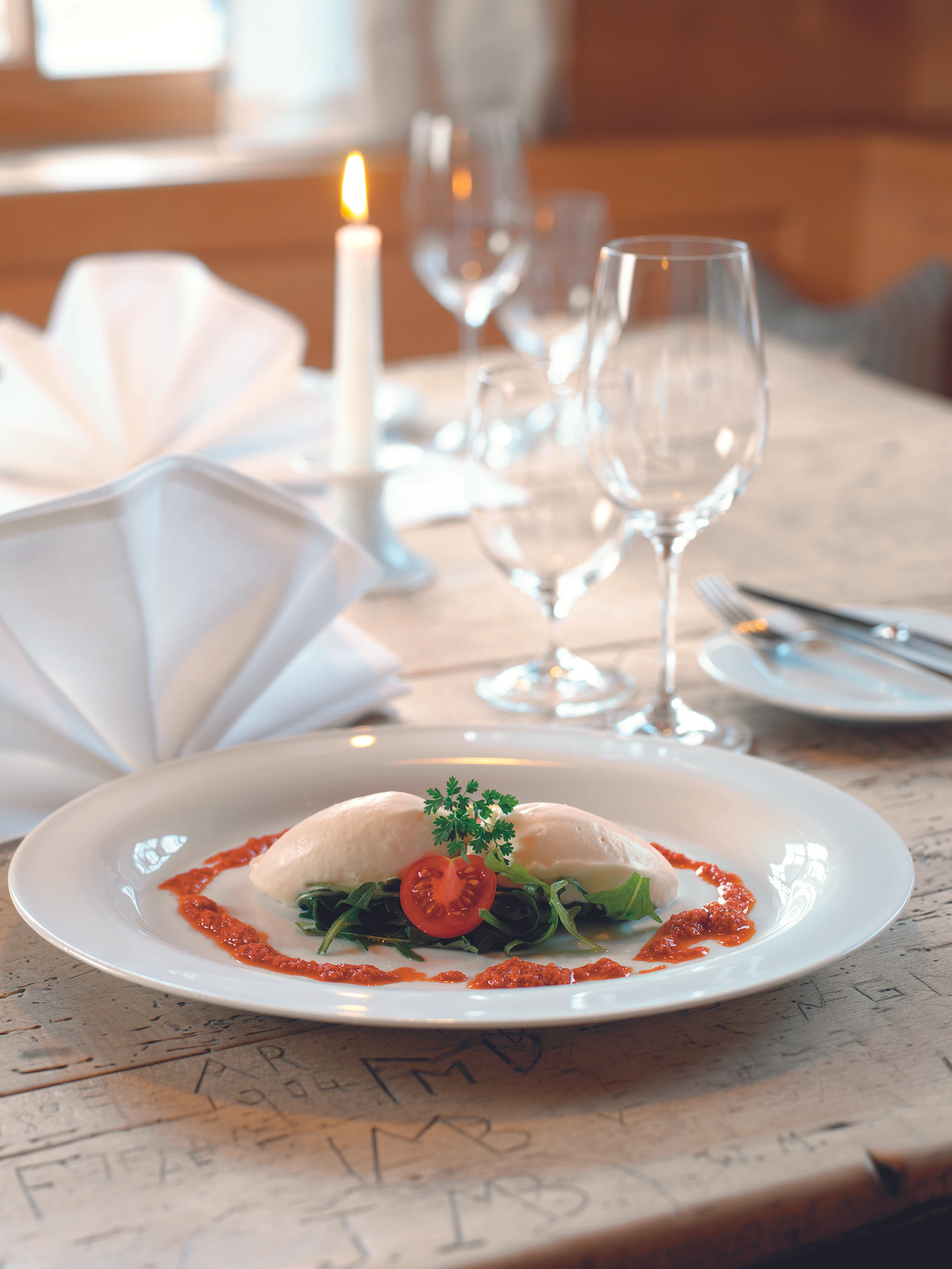 Ziegenkäse-Mousse auf Rucola mit Tomatenöl