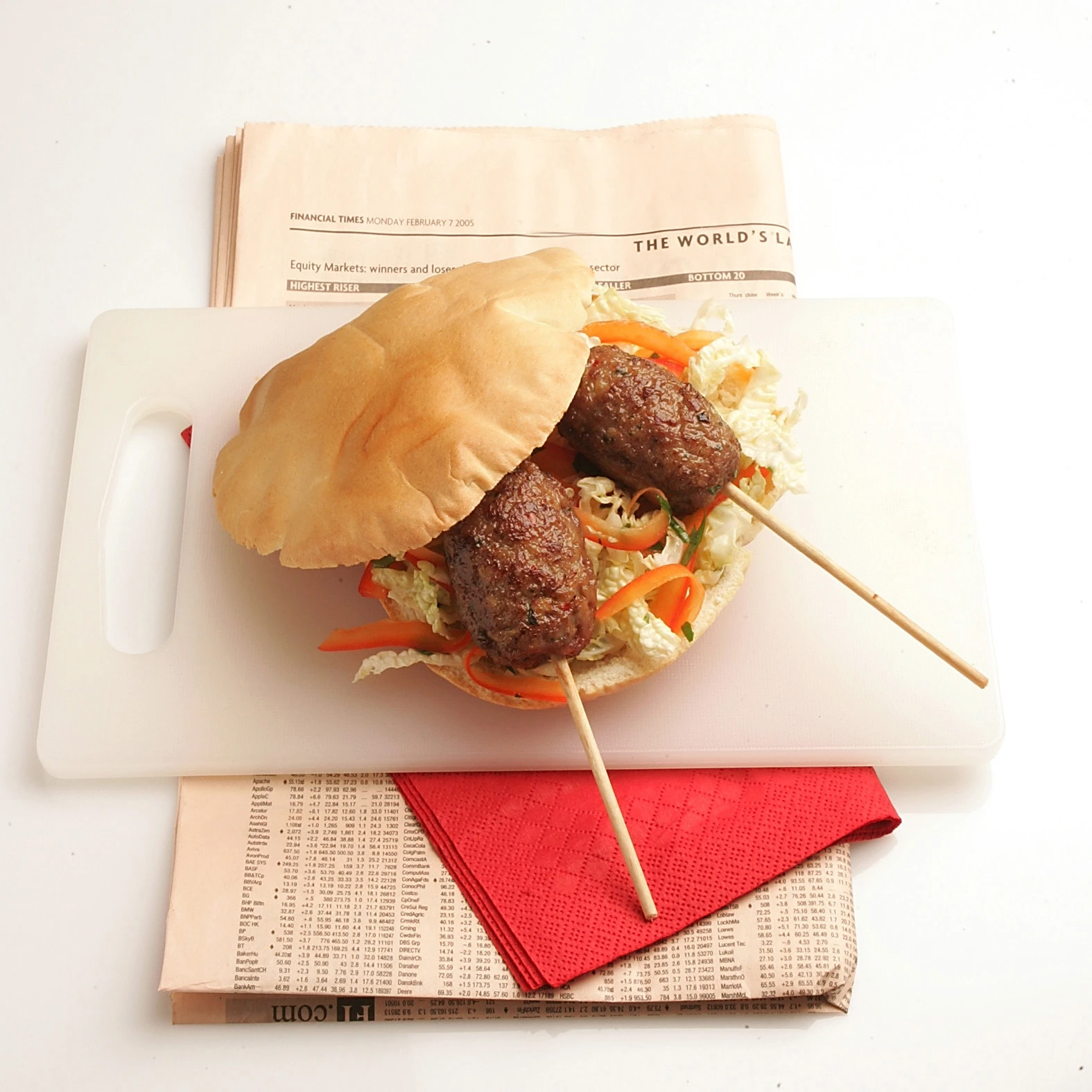 Fleischbällchen in Fladenbrot mit Chinakohl-Salat