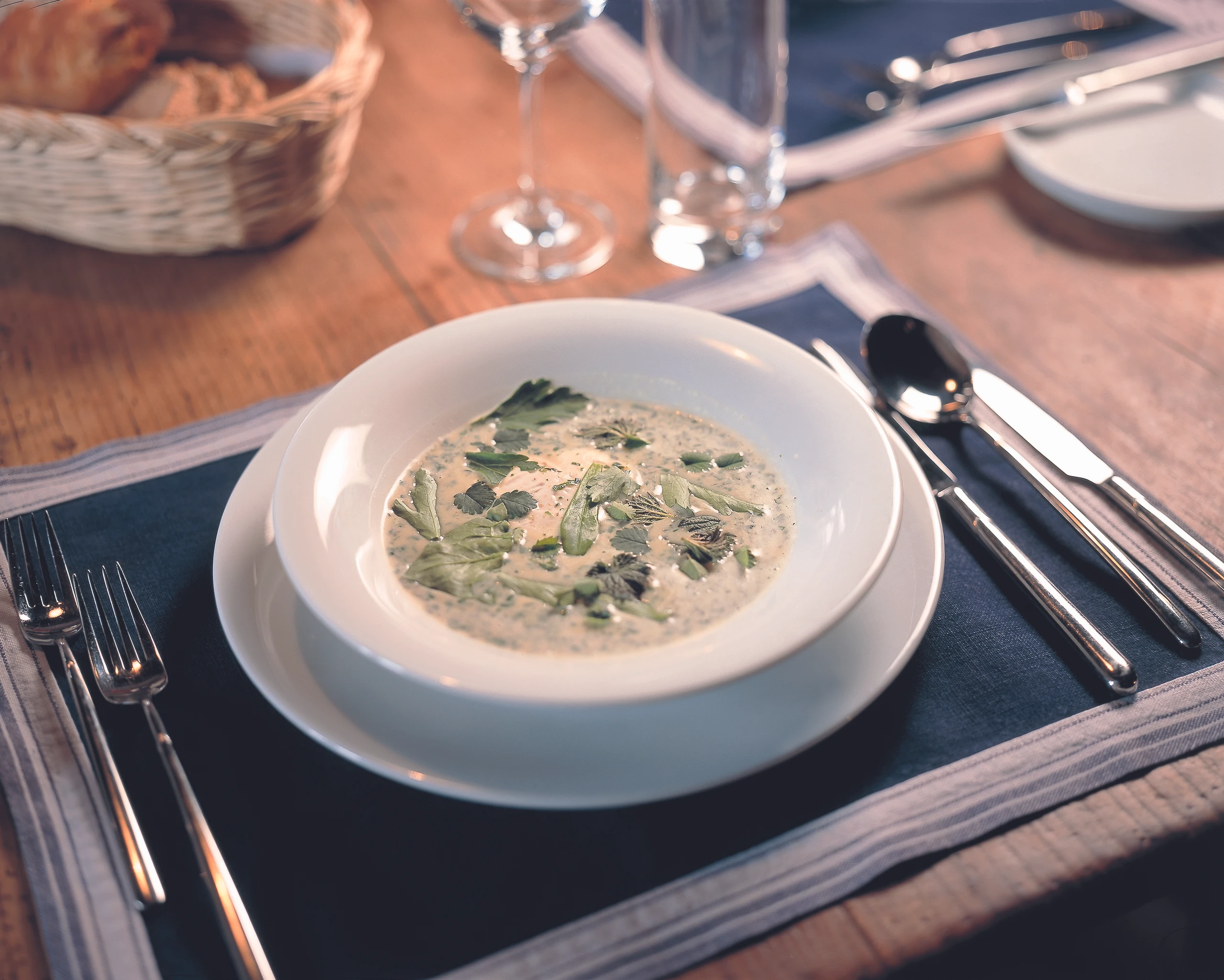 Gesundheitssuppe mit Kräutern