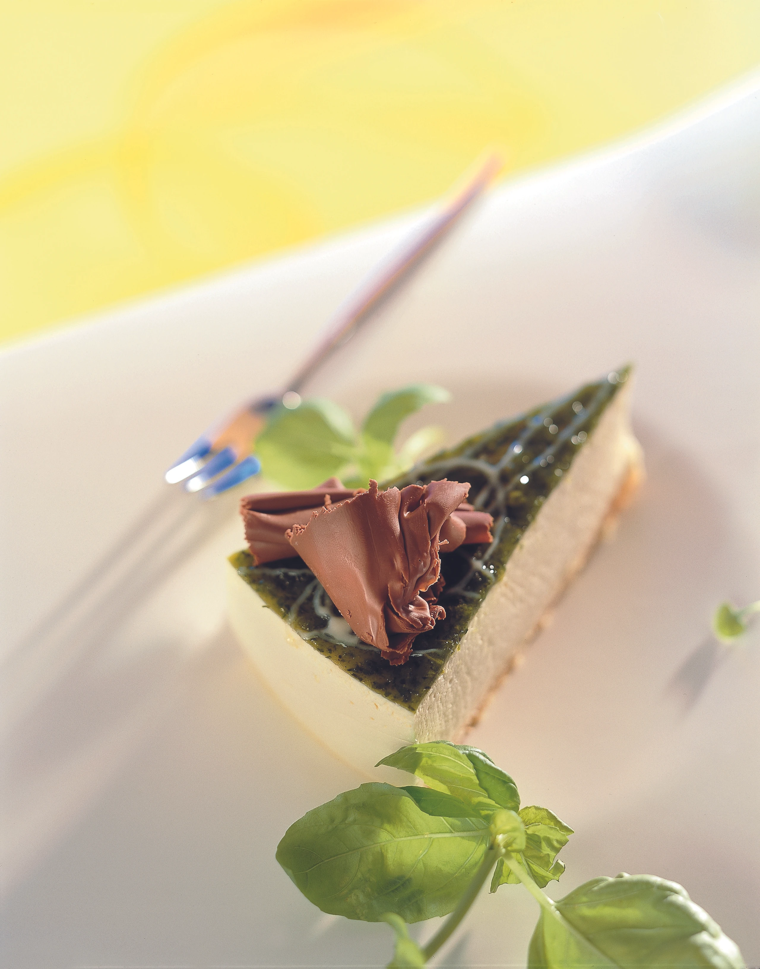 Marscarponetorte mit Basilikum-Gelee