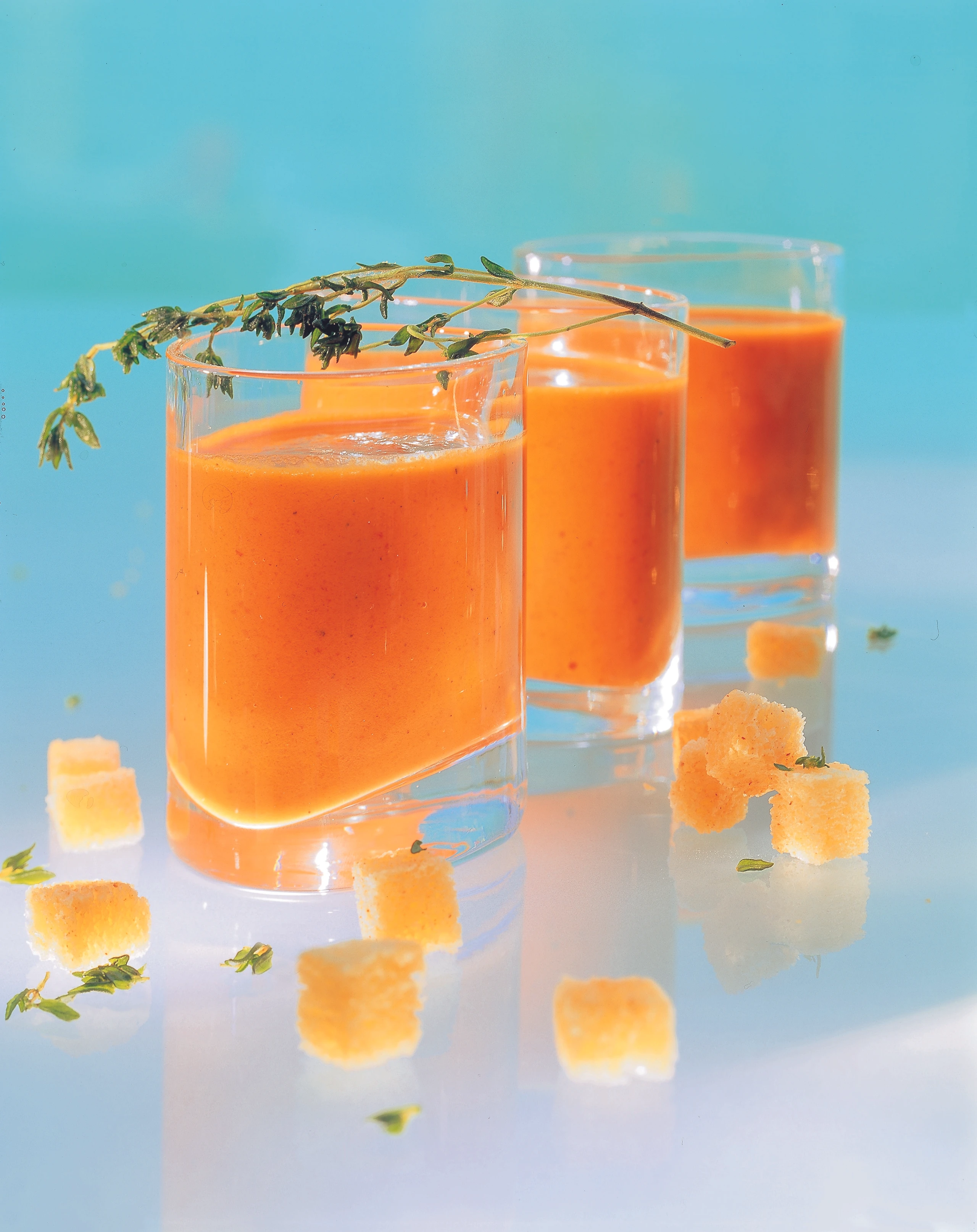 Paprikasuppe mit Thymian-Croutons