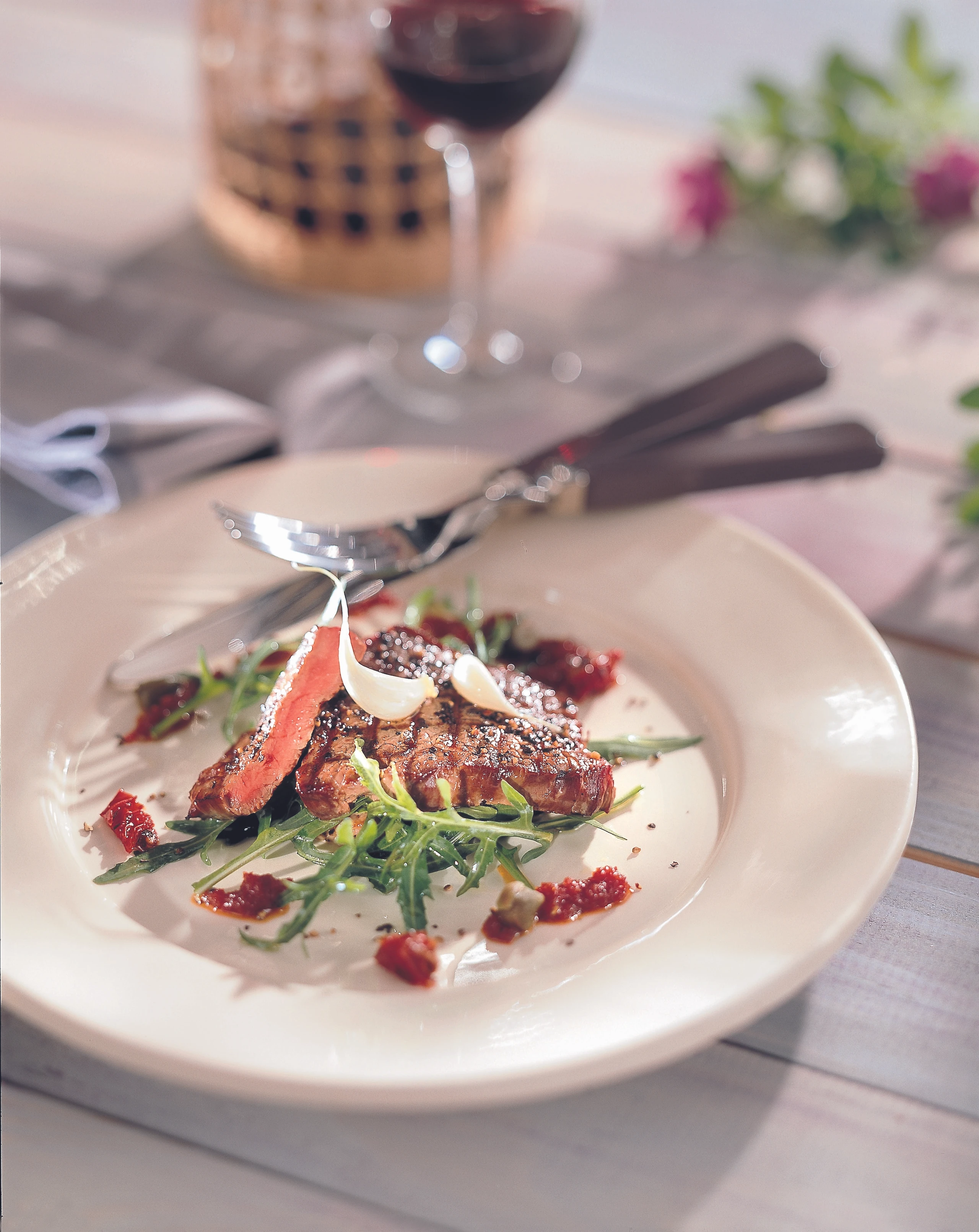 Tagliata vom Rind mit rotem Pesto