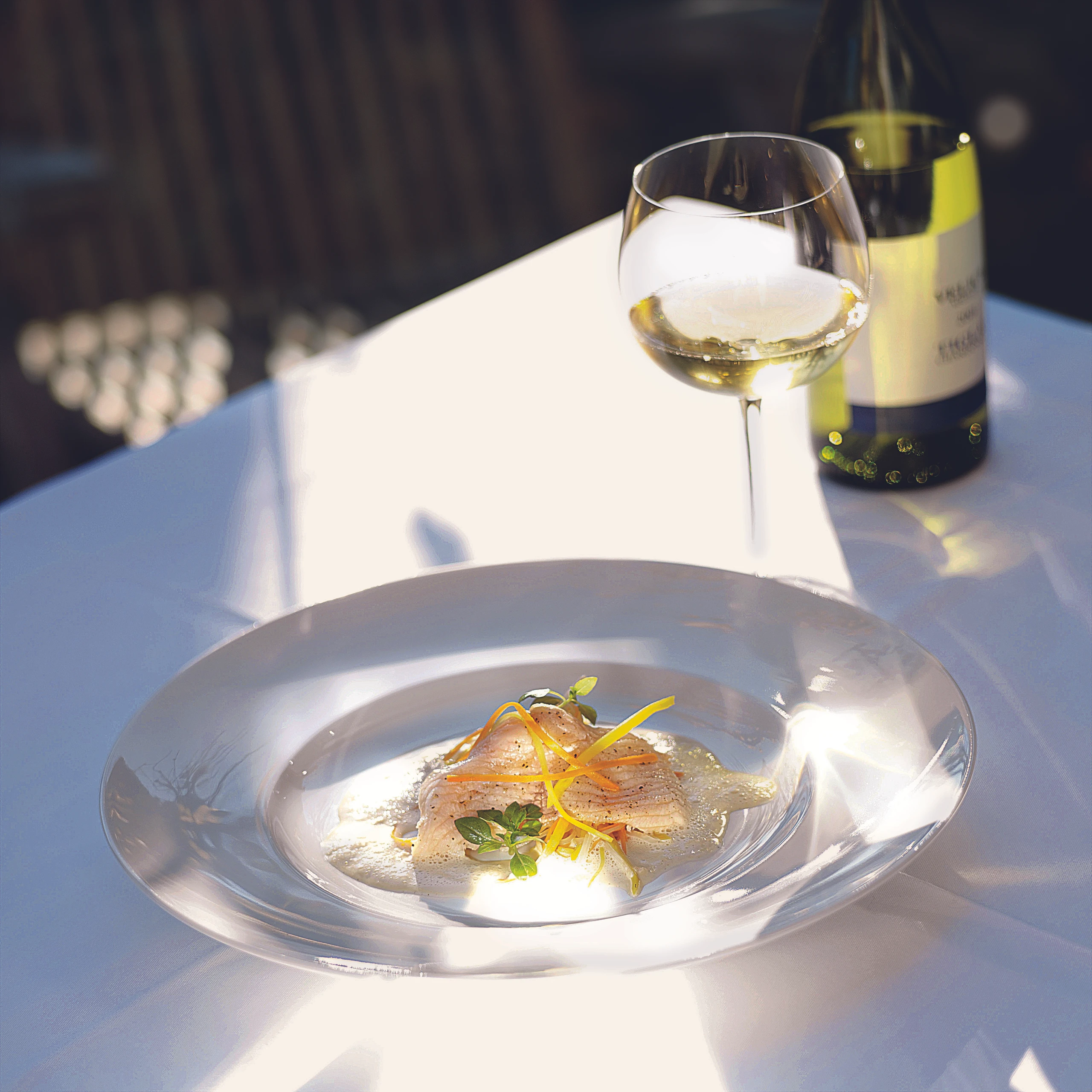 Gedämpfter Wurzelsaibling auf Krenfond