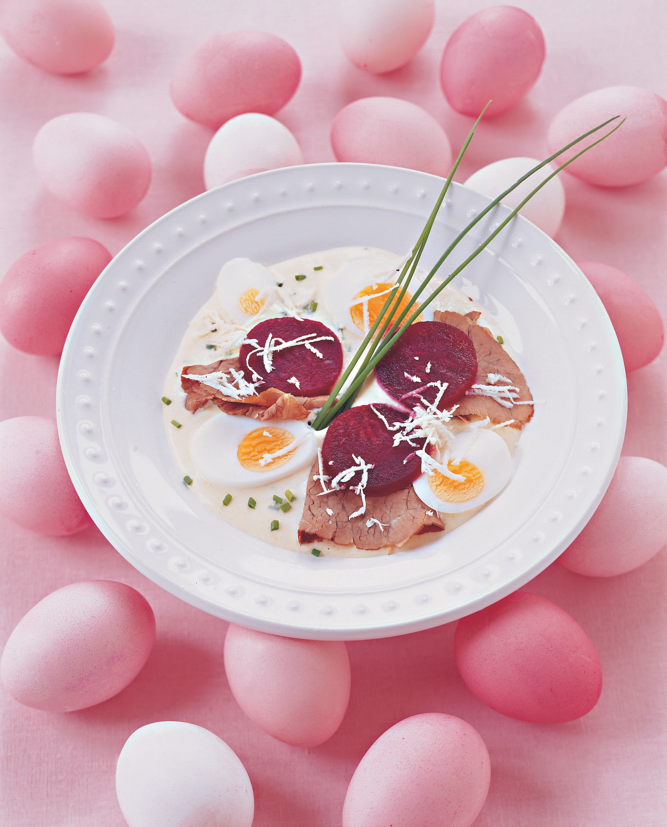 Rindfleisch mit Roten Rüben, Eiern und Schnittlauchsauce