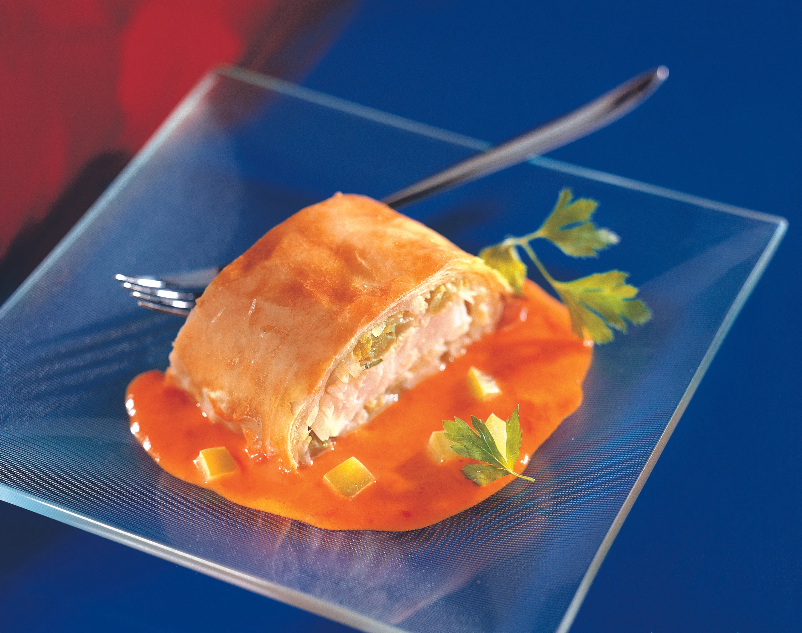 Hoki-Krautstrudel mit Paprikasauce