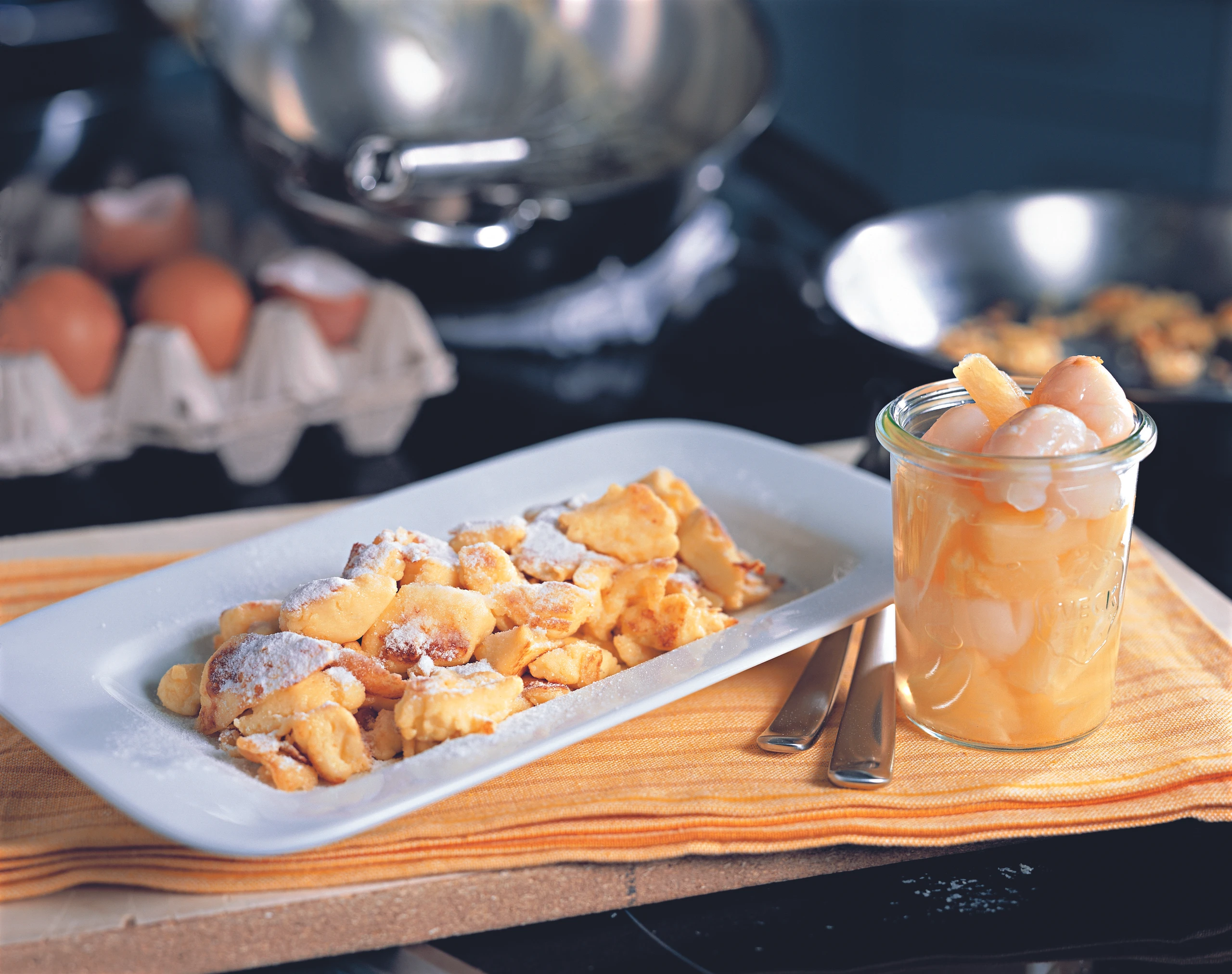 Topfenschmarren mit Ananas-Litschi-Kompott