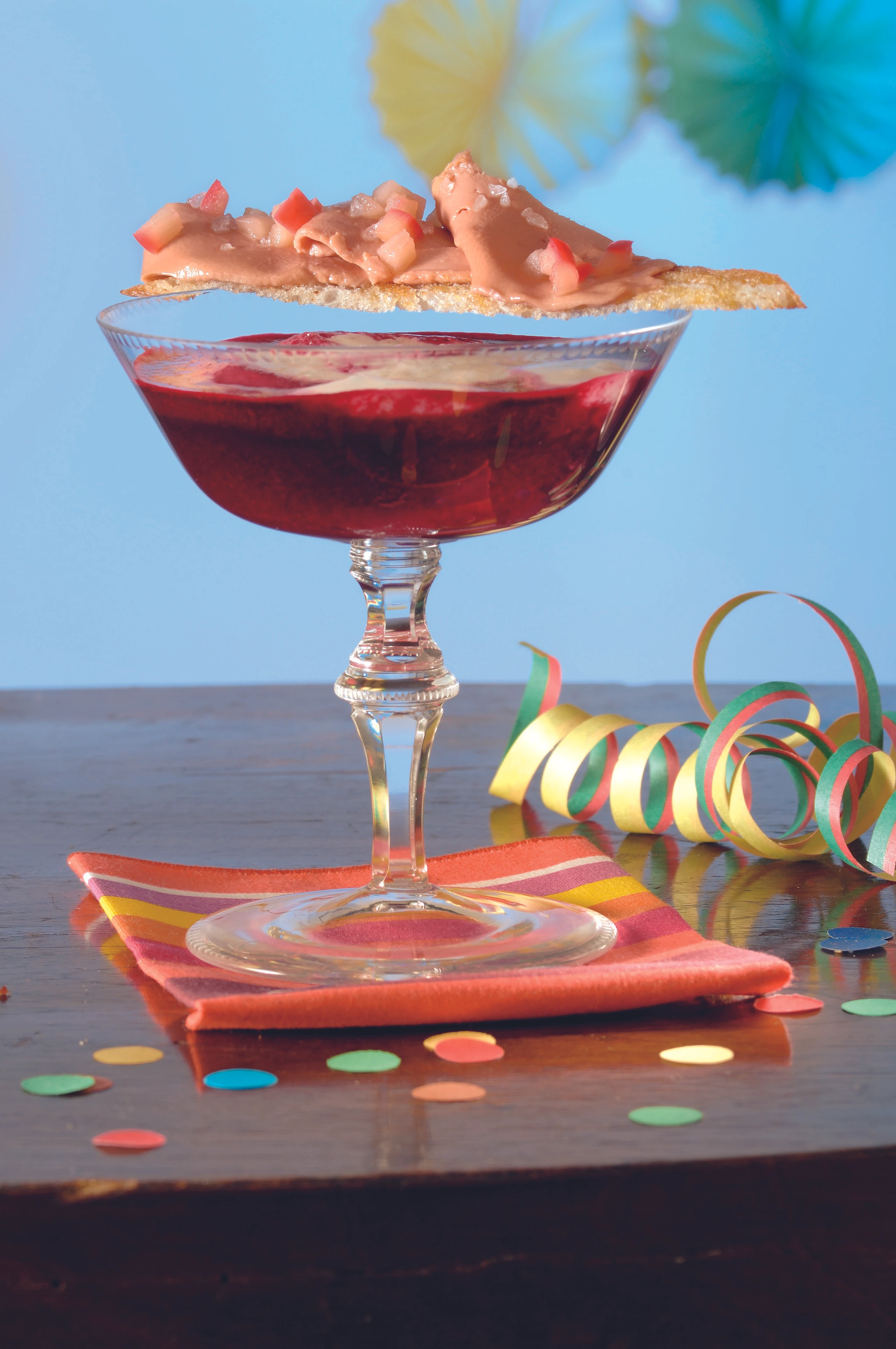 Rote-Rüben-Apfel-Drink und Gänseleber-Krusteln