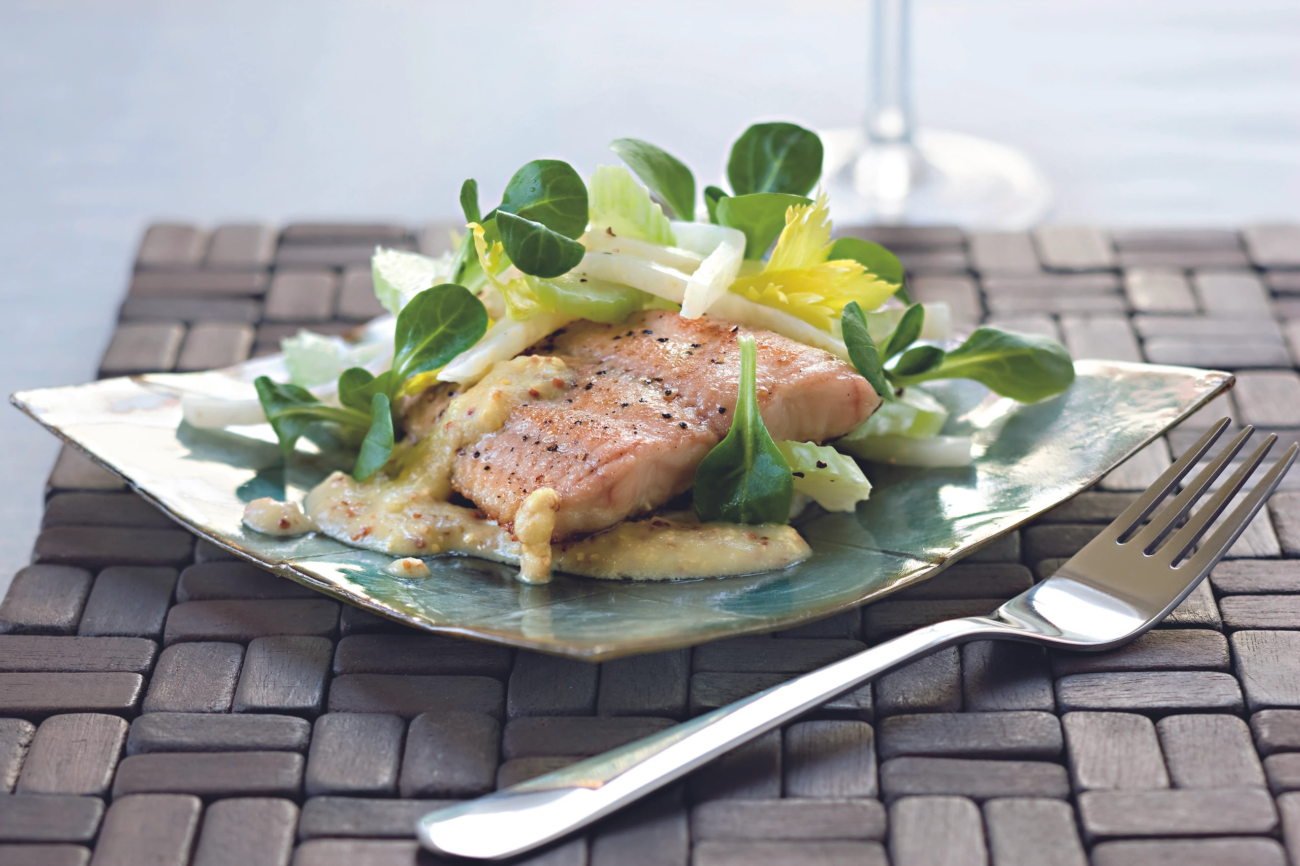 Wels mit Sellerie-Vogerlsalat