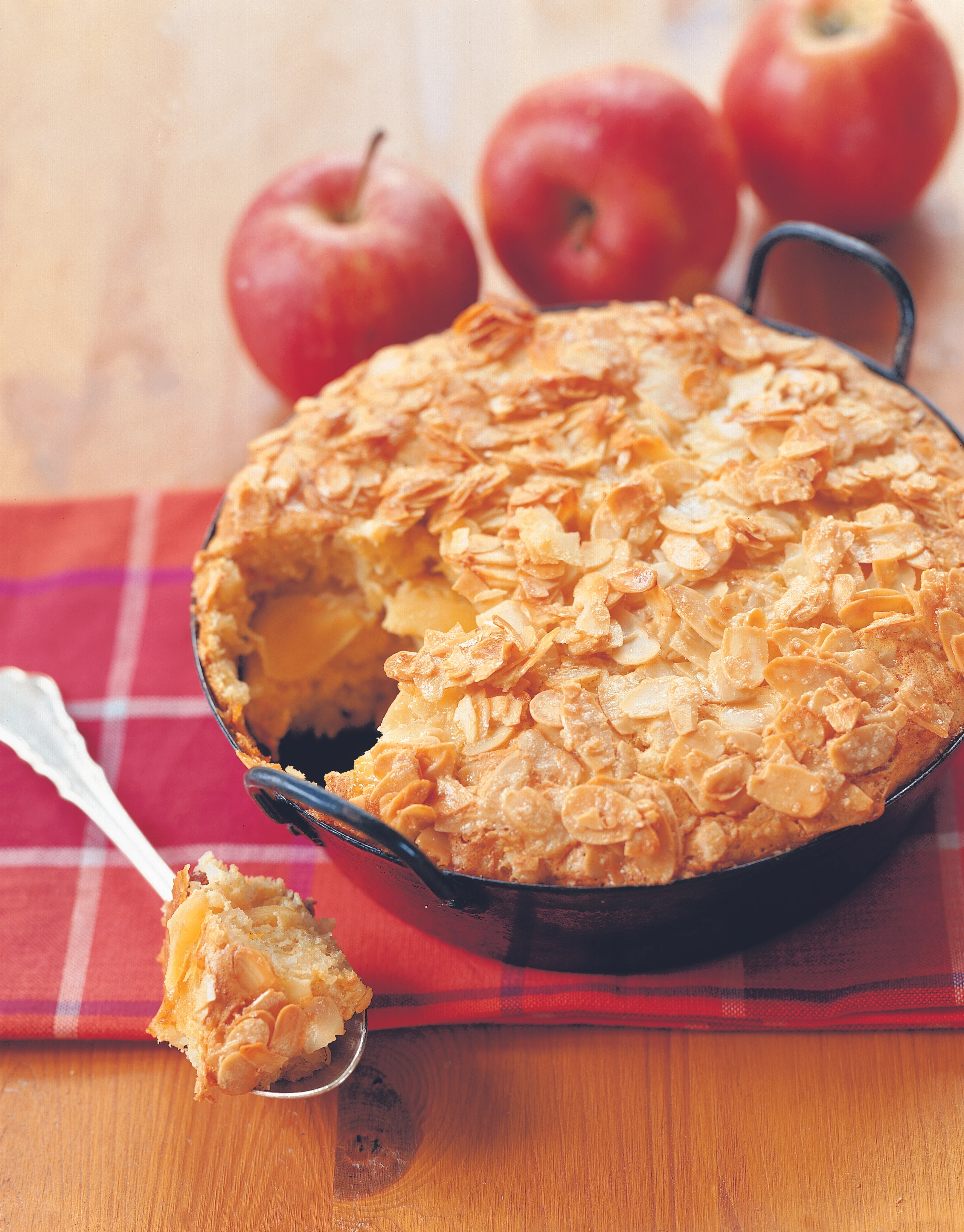 Apfel-Reisauflauf mit Mandelkruste