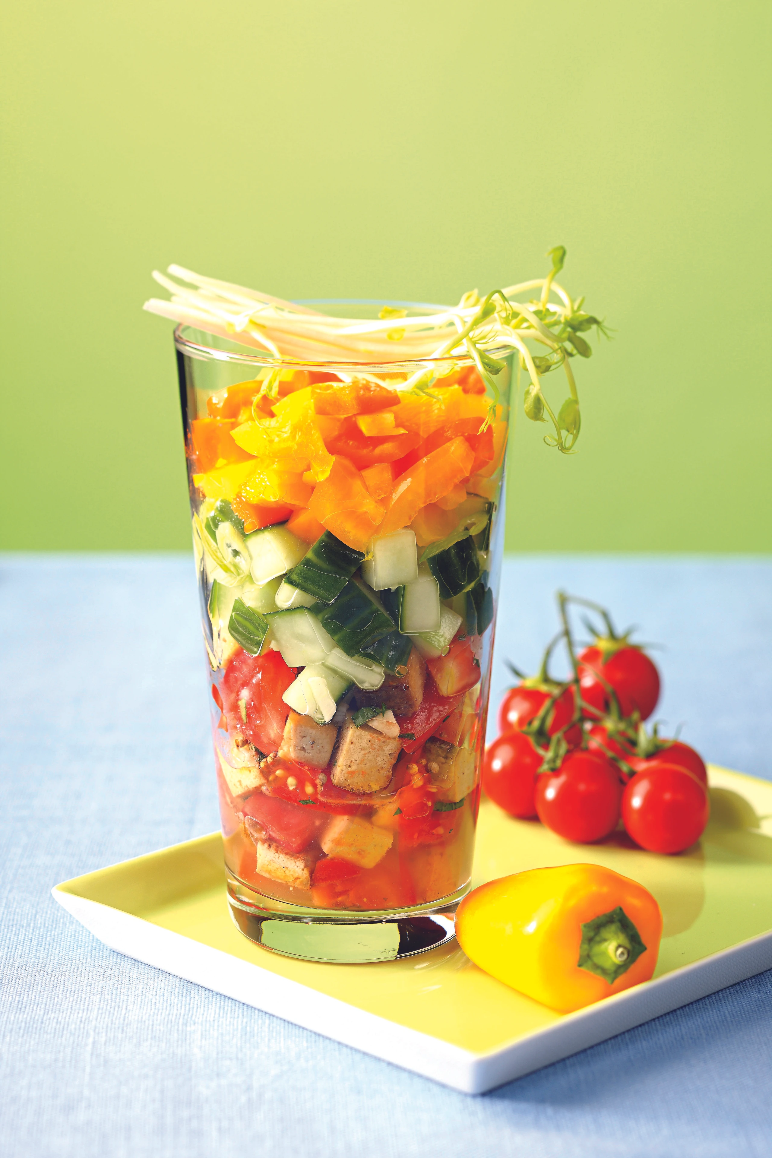 Salat-Cocktail mit Räuchertofu