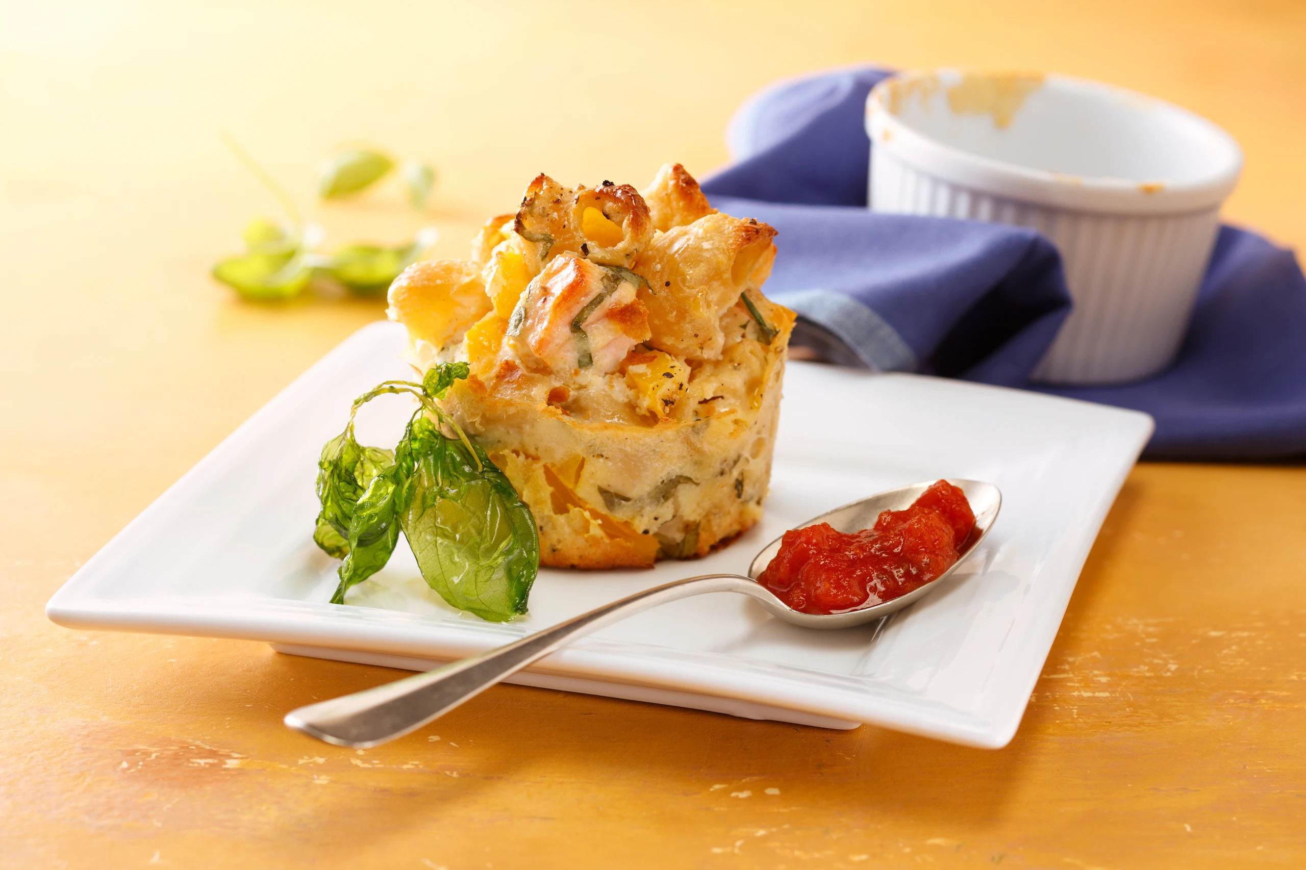 Pasta-Auflauf mit Gemüse und Lachs