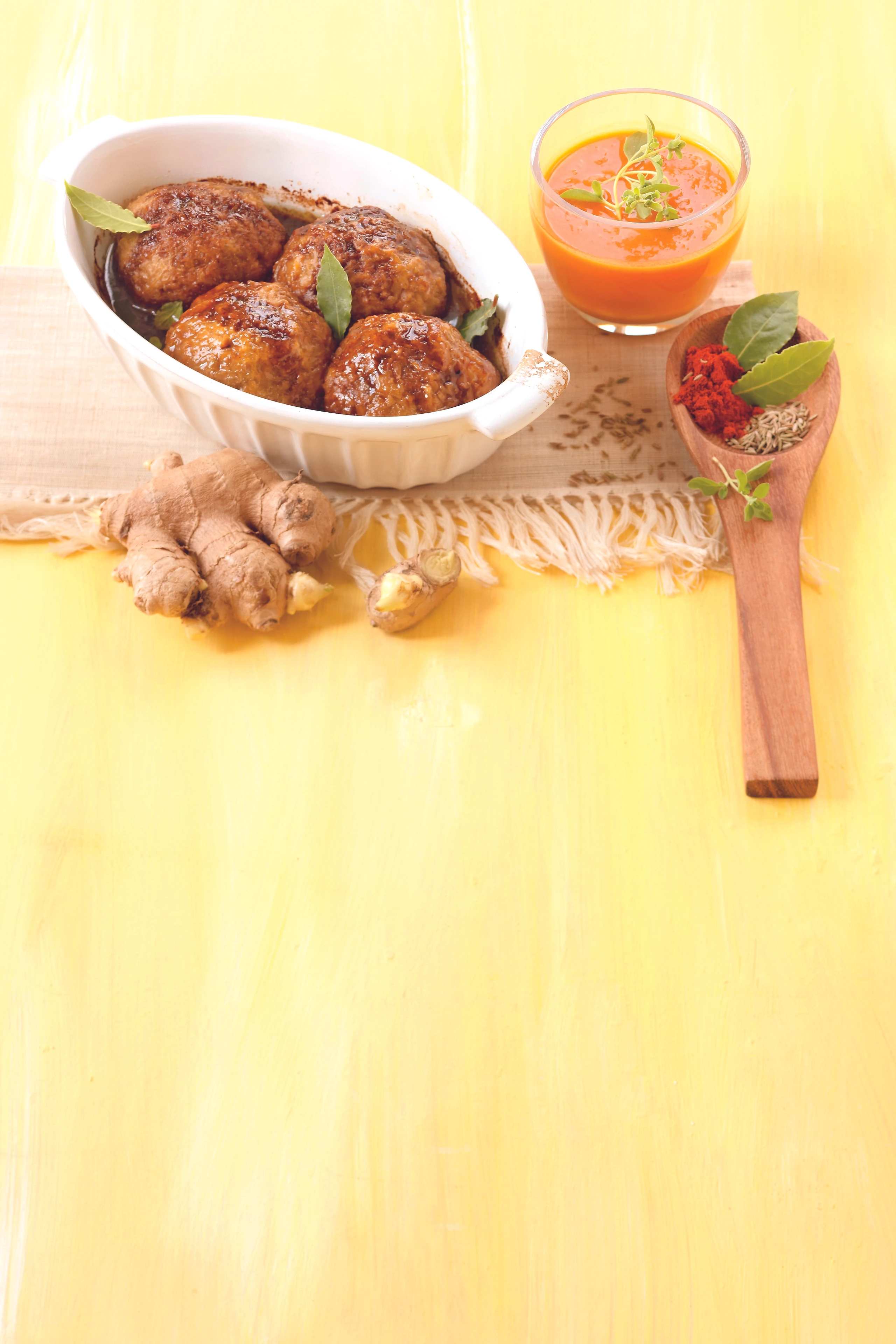 Grünkernknödel mit Kürbissauce