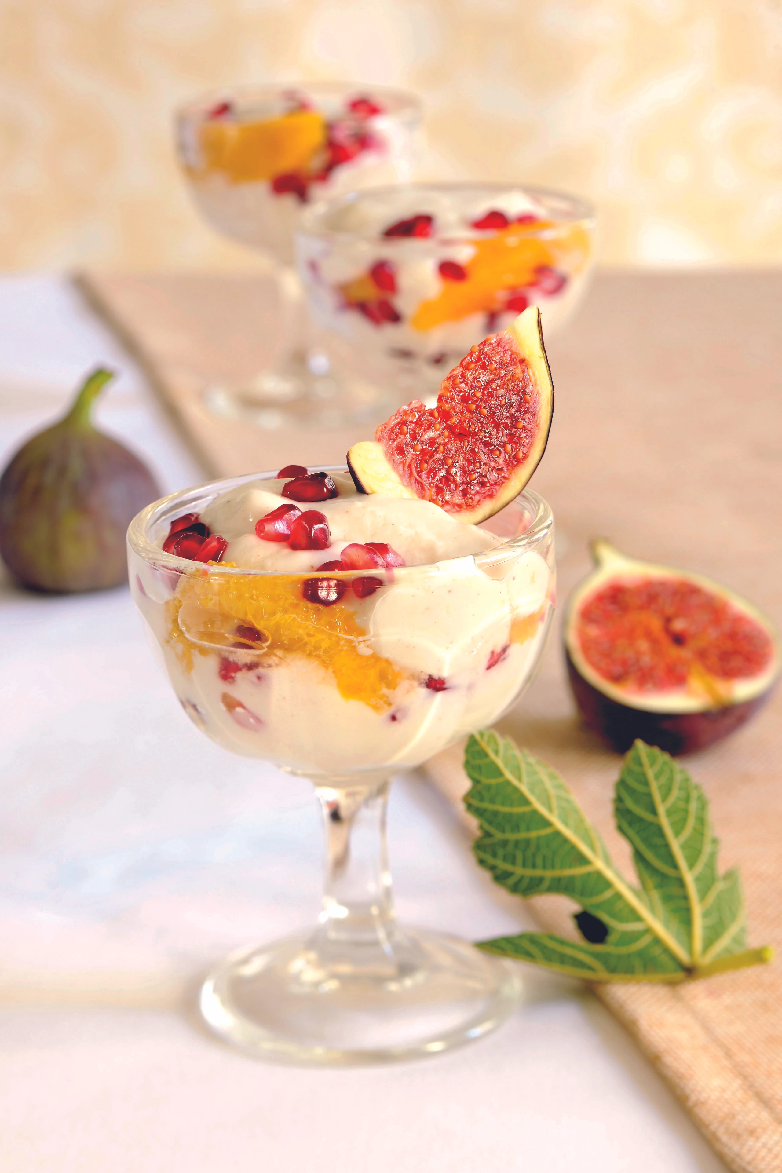 Kokos-Joghurt-Creme mit Granatapfel