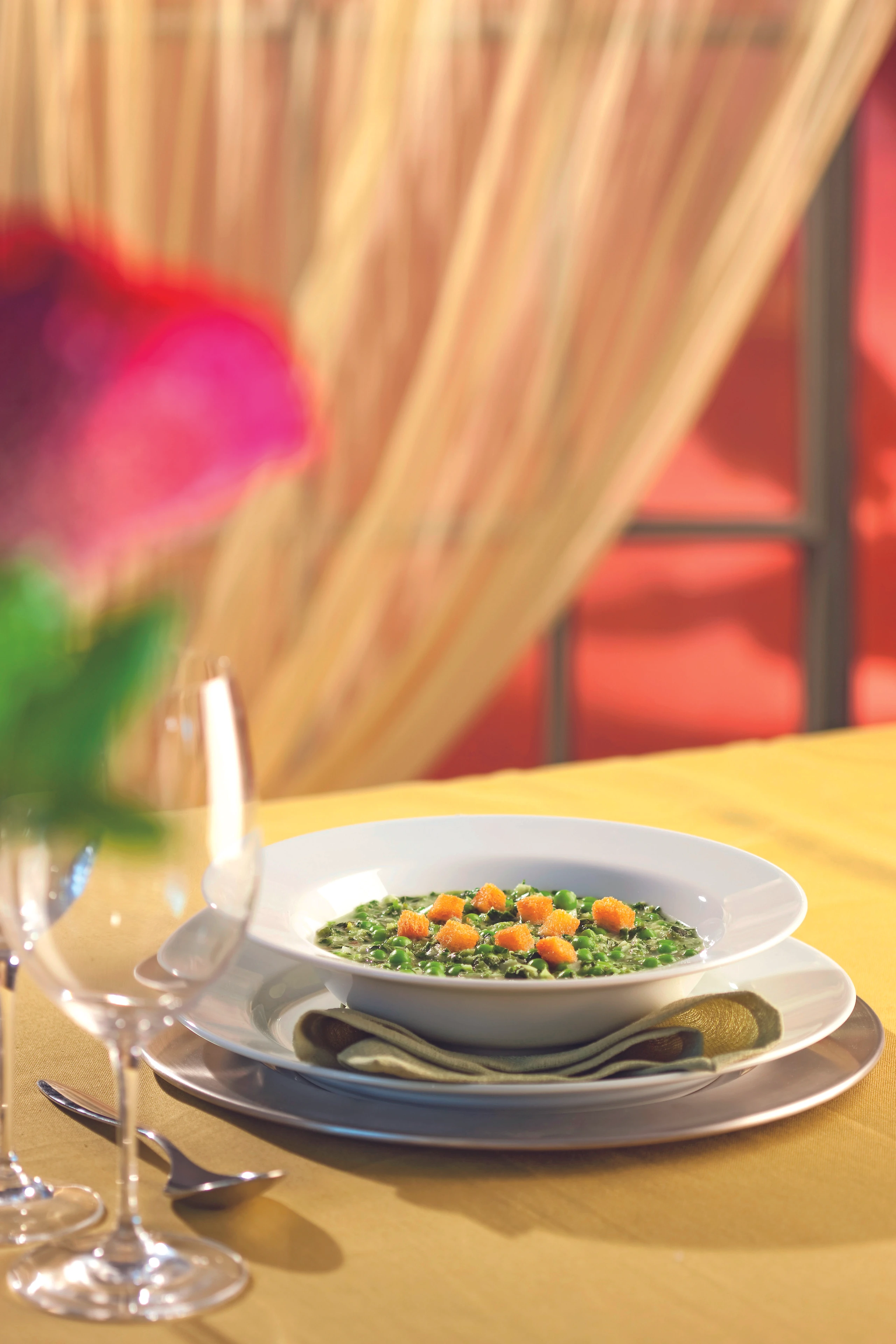 Salatsuppe mit Croûtons