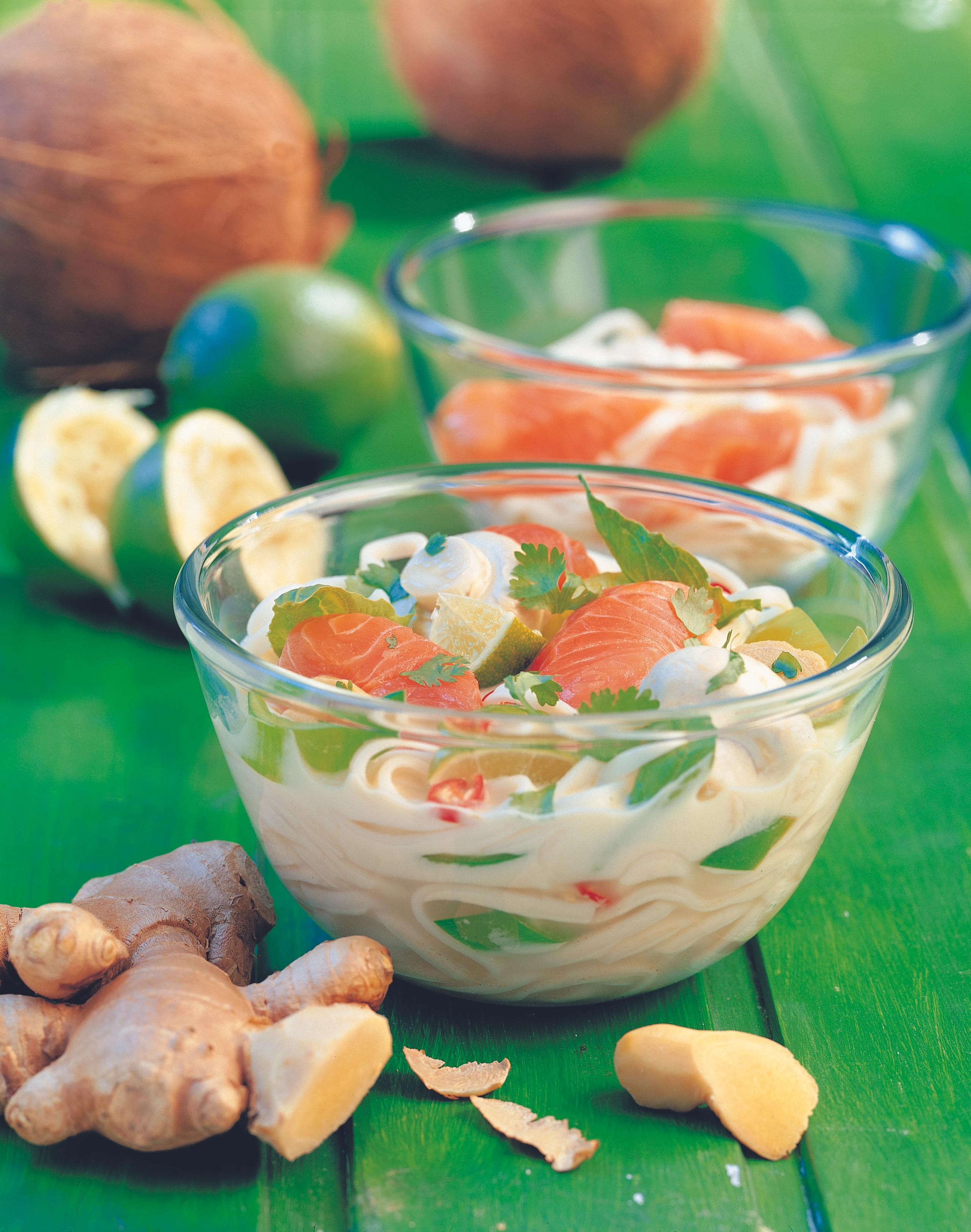 Nudeltopf mit Lachs, Champignons und Spinat