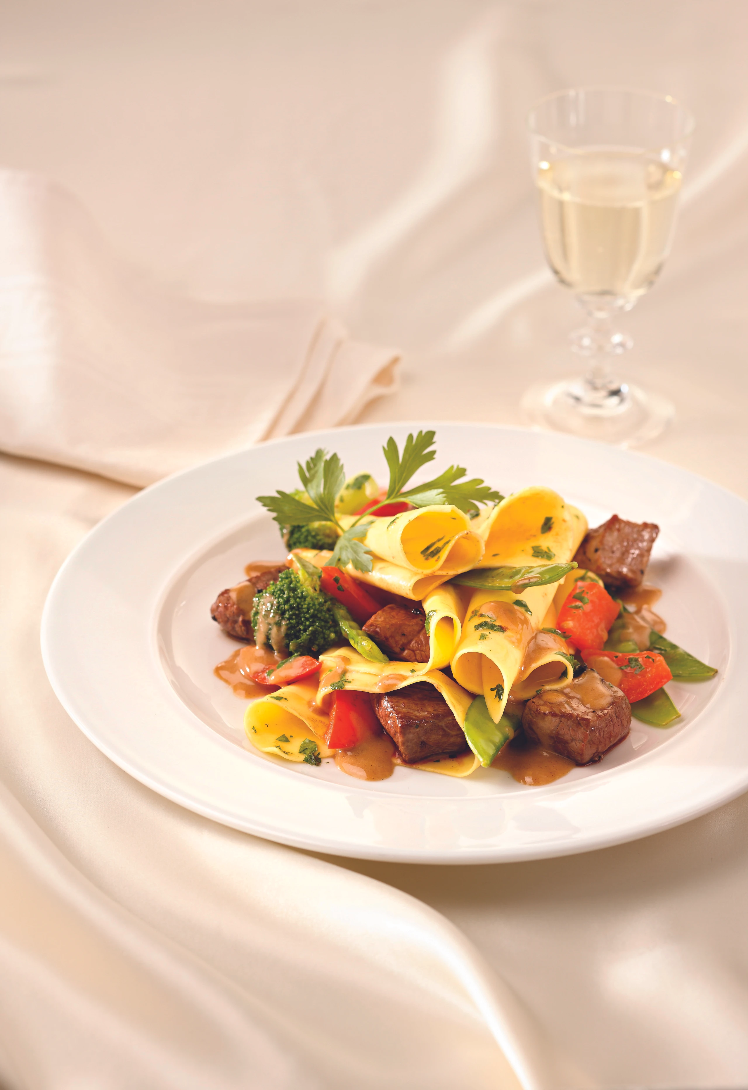 Lasagneblätter mit Rindsfilet und Gemüse