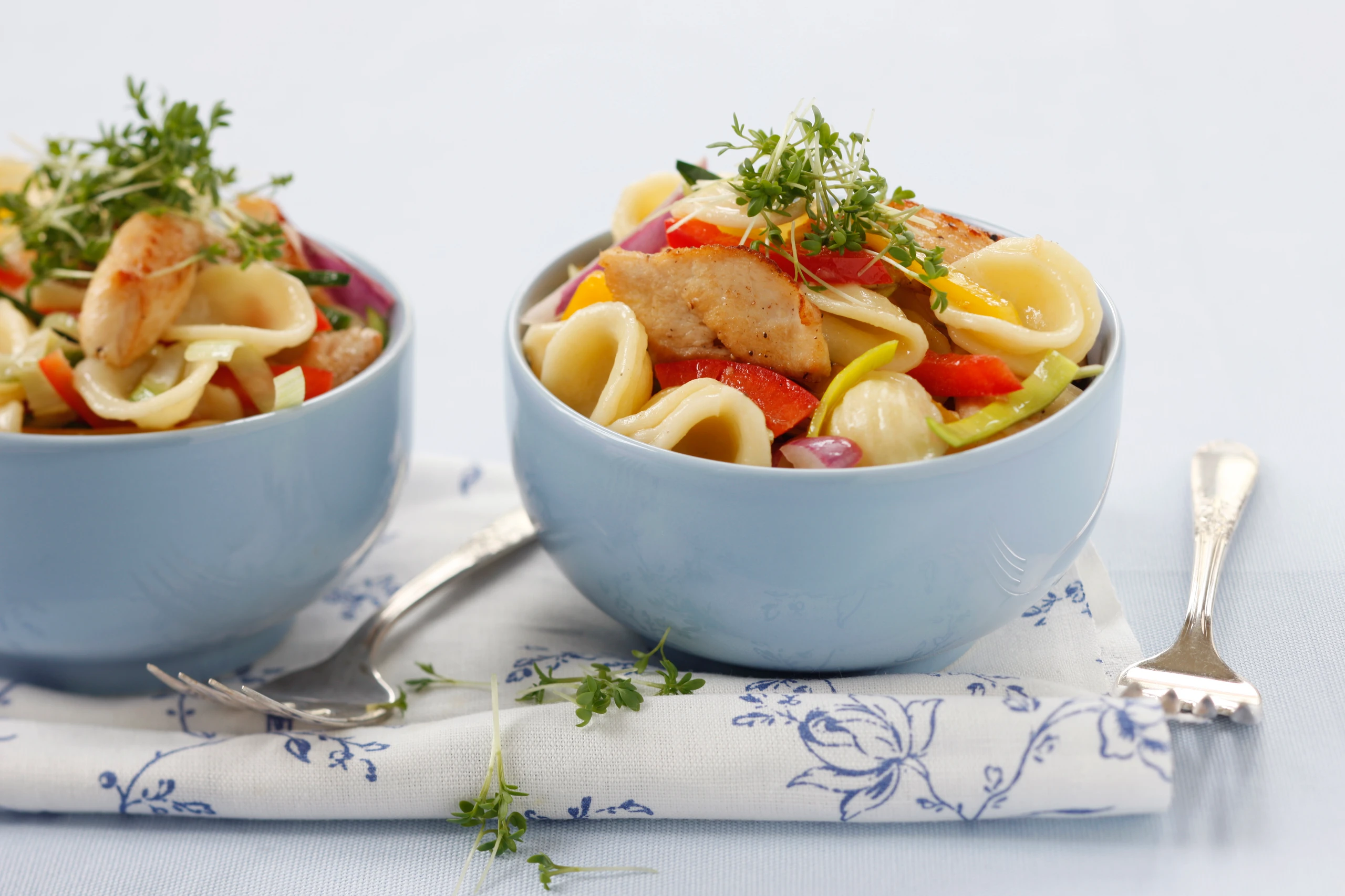 Warmer Nudelsalat mit Huhn