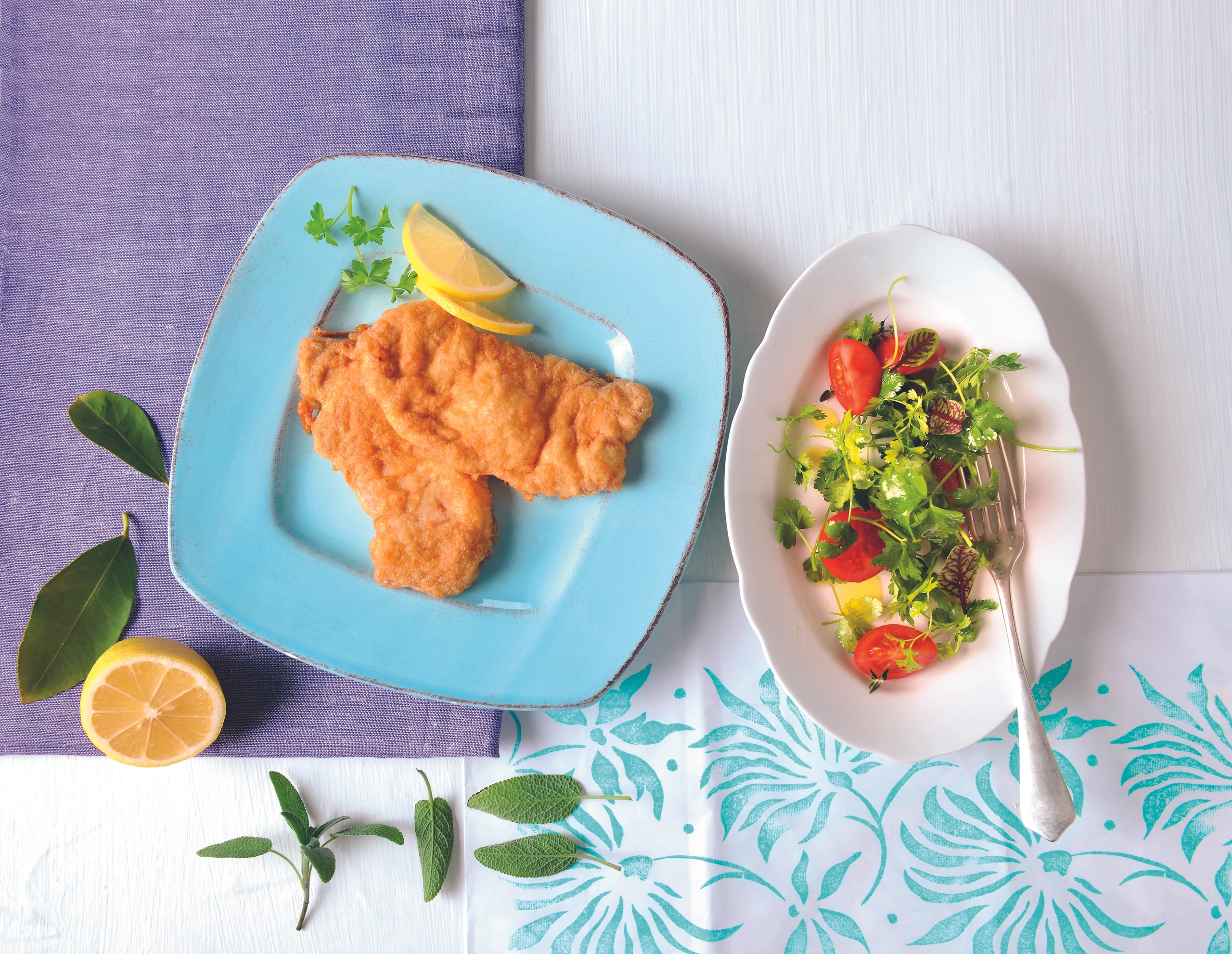 Mini-Schnitzel mit Parmesankruste und Kräutersalat