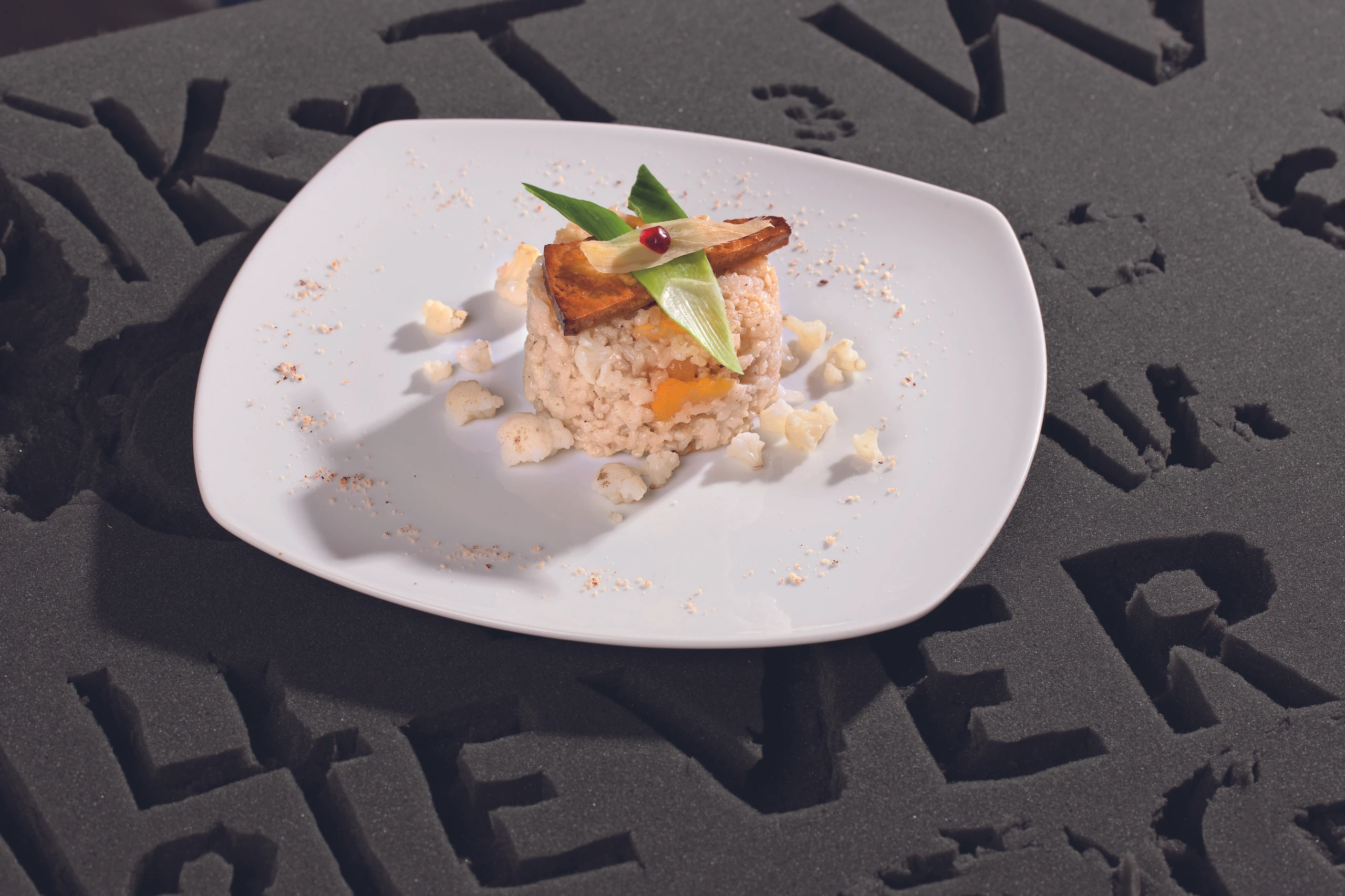 Karfiol-Ingwer-Risotto mit Marillen und Tofu