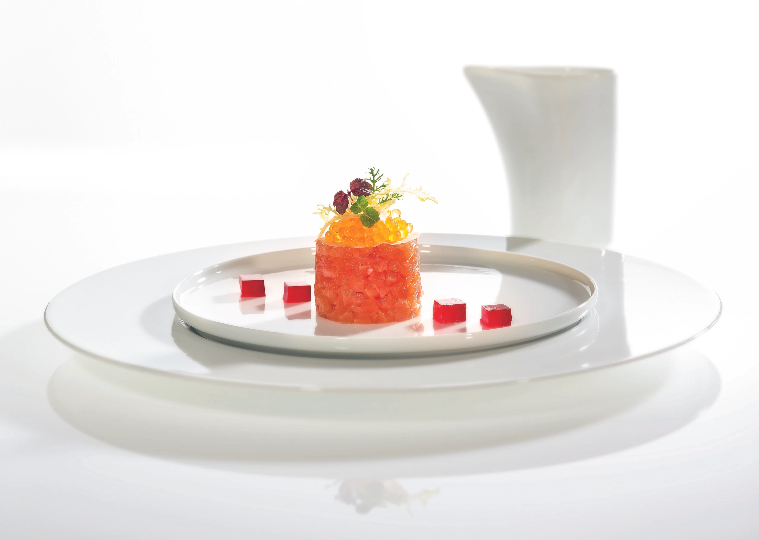 Lauwarmes Tatar von der gebeizten Lachsforelle mit Ingwergelee