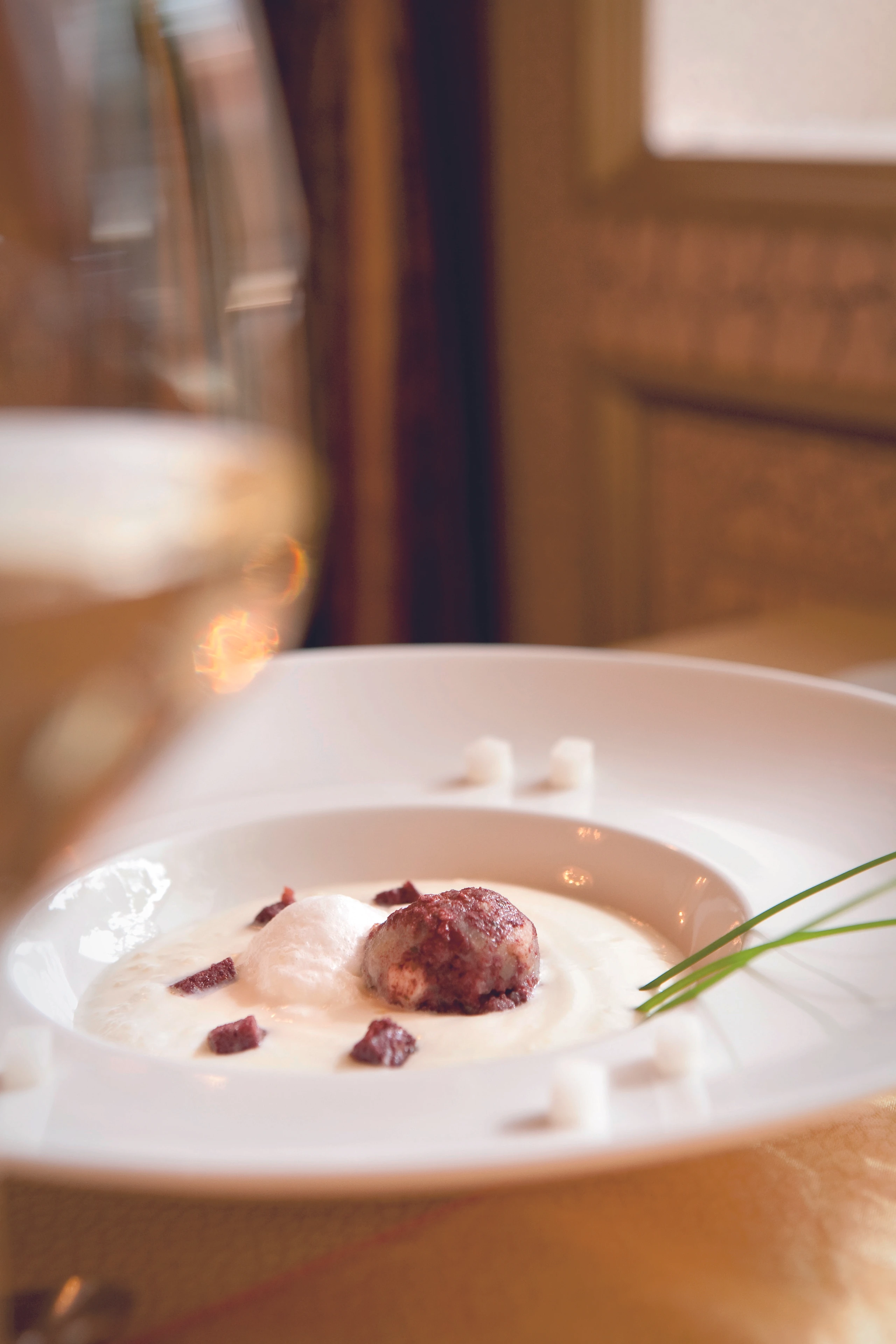 Weiße Rettichsuppe mit Blunzenknöderl
