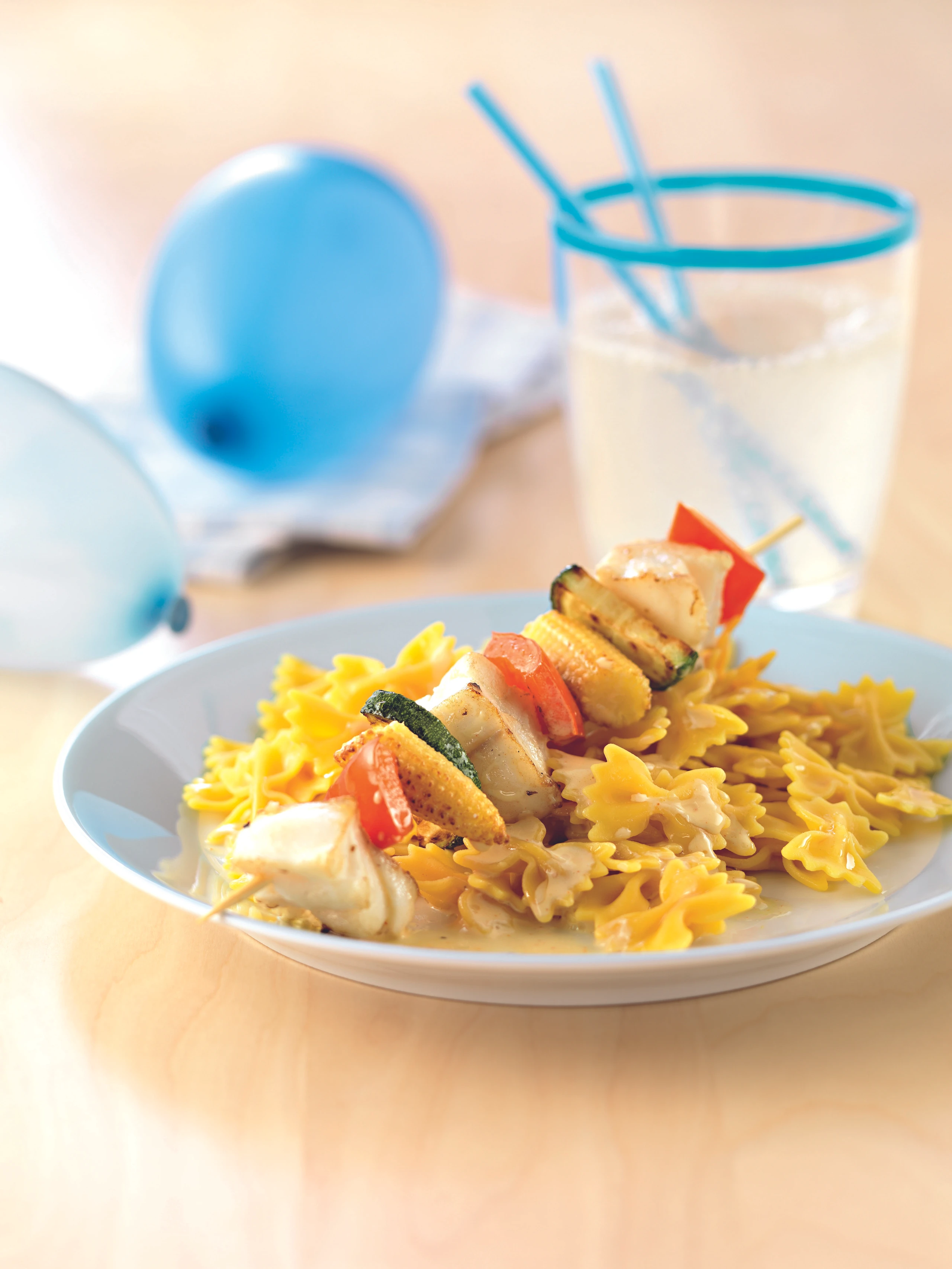 Schnelle Pasta mit Fischspießen