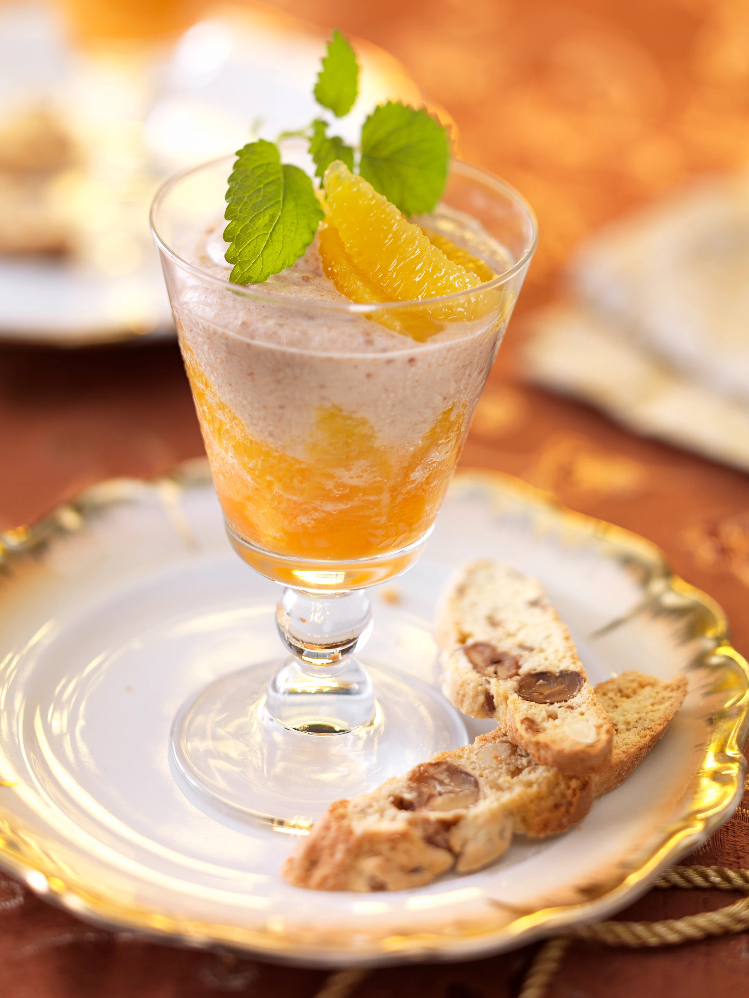 Maronischaum auf Aperol-Orangen
