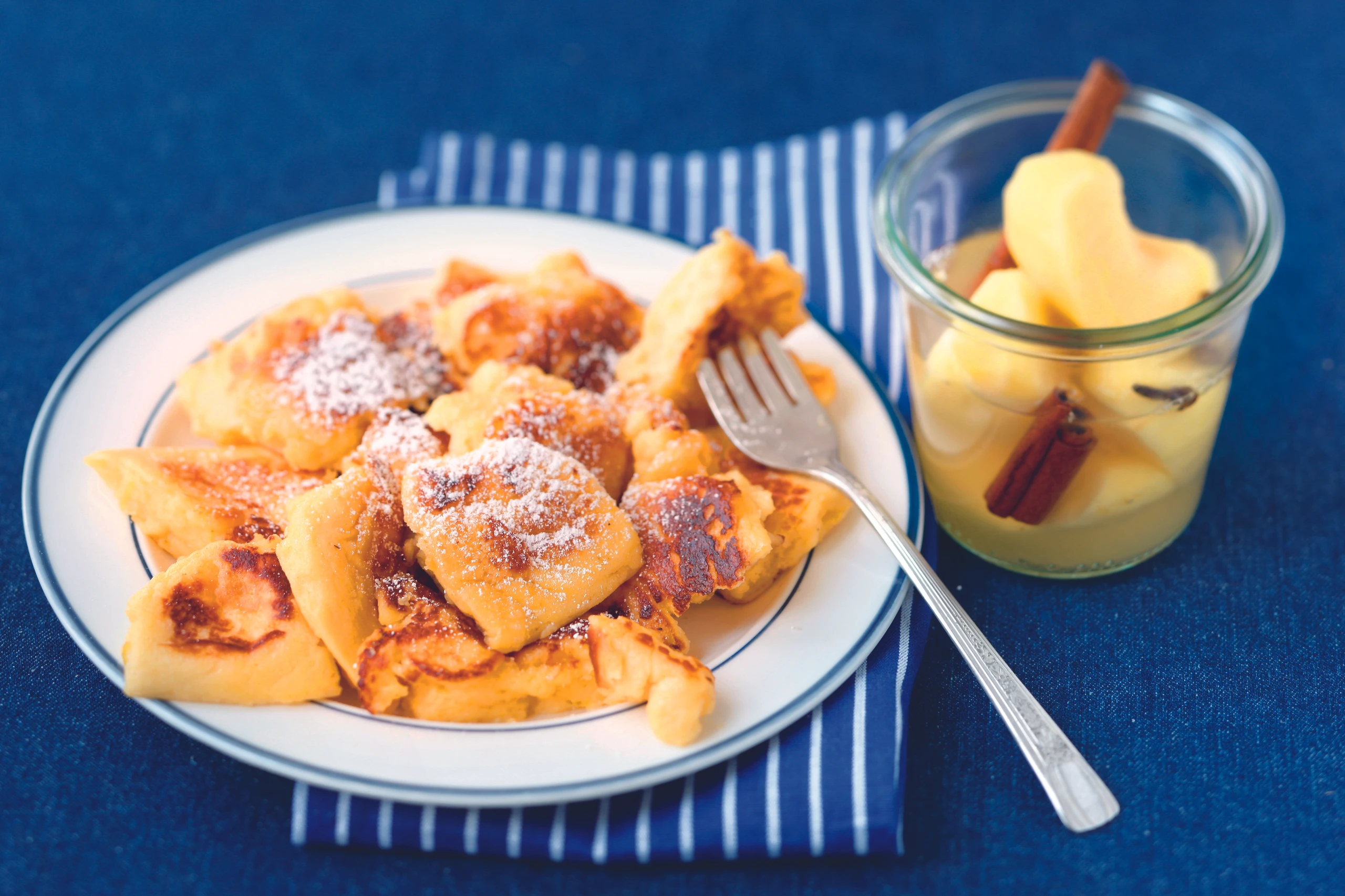 Buttermilch-Schmarren mit Apfelkompott