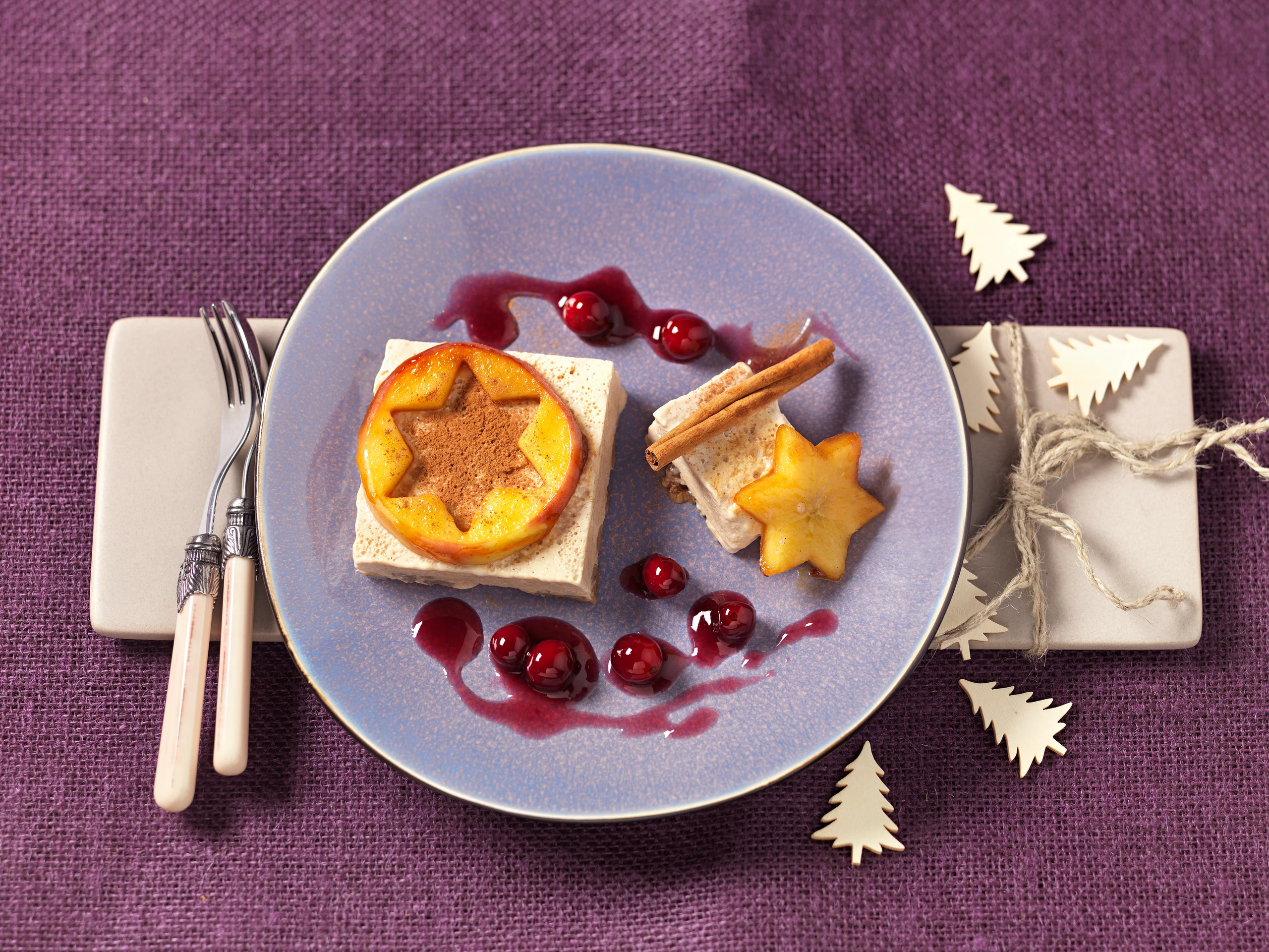 Zimtparfait mit Bratapfelsternen