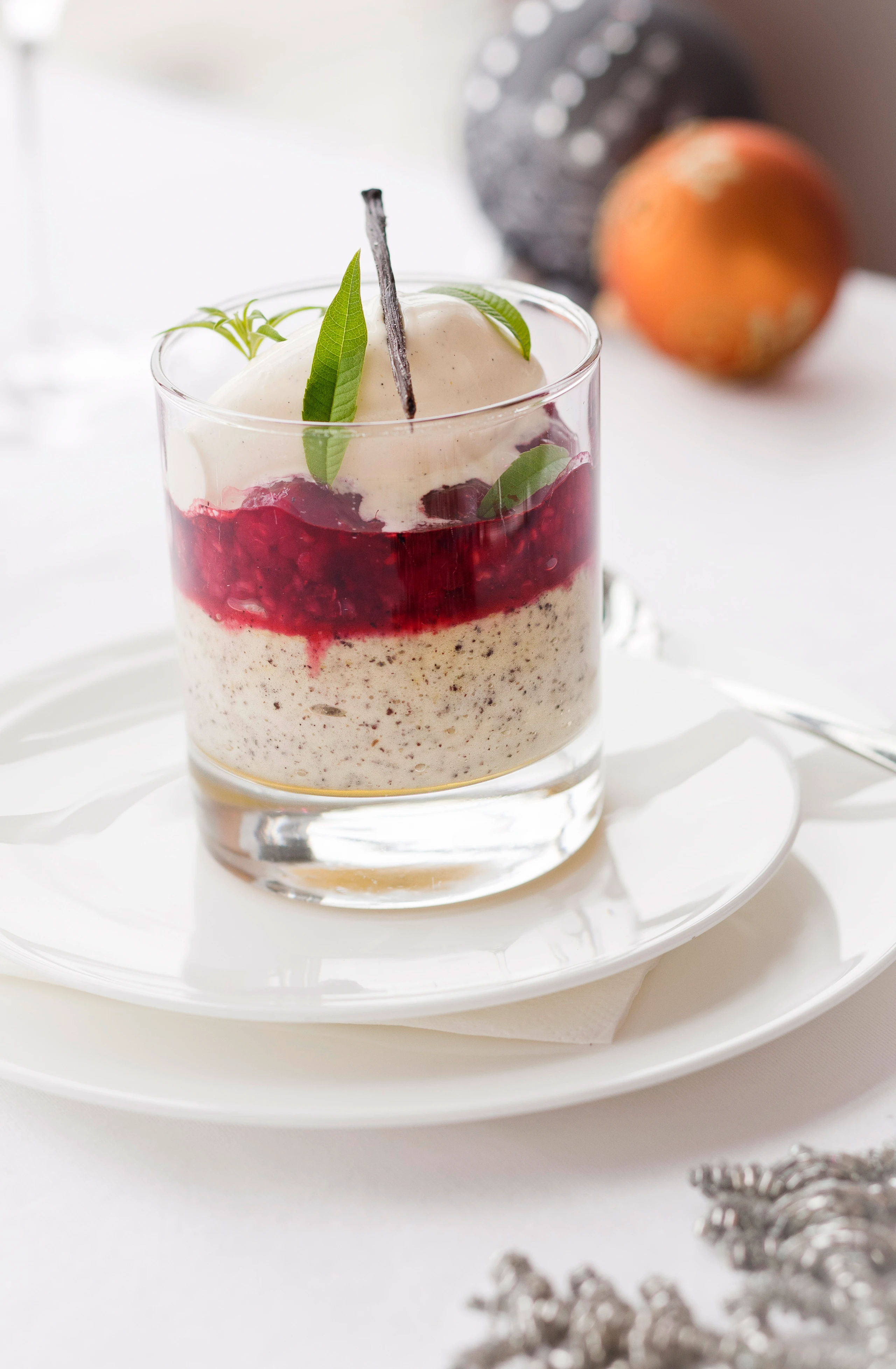 Gebackener Mohntopfen mit Himbeeren