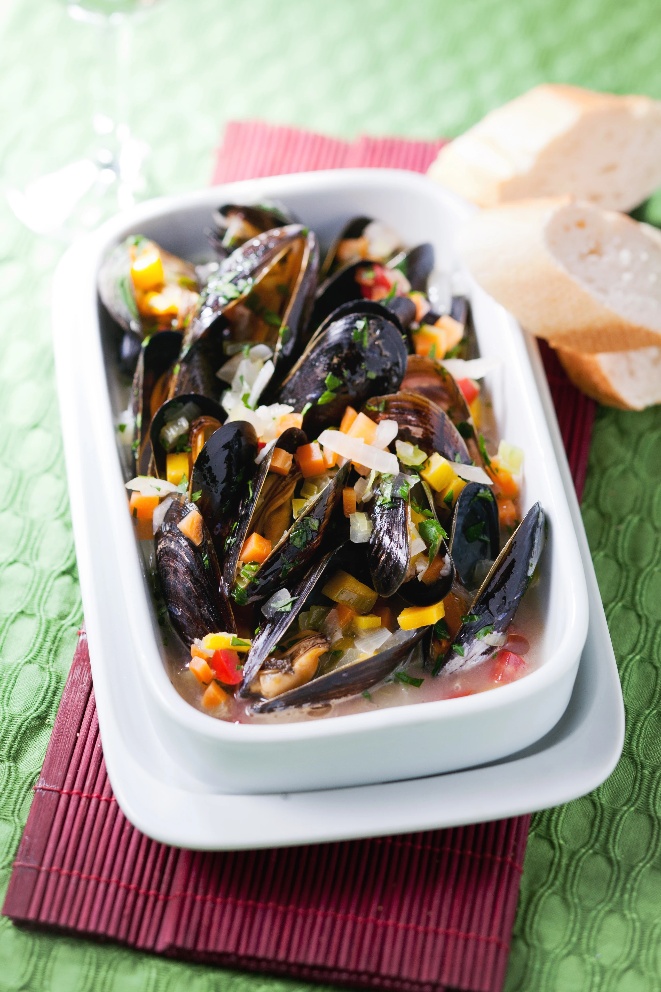 Miesmuscheln im Gemüse-Weinsud