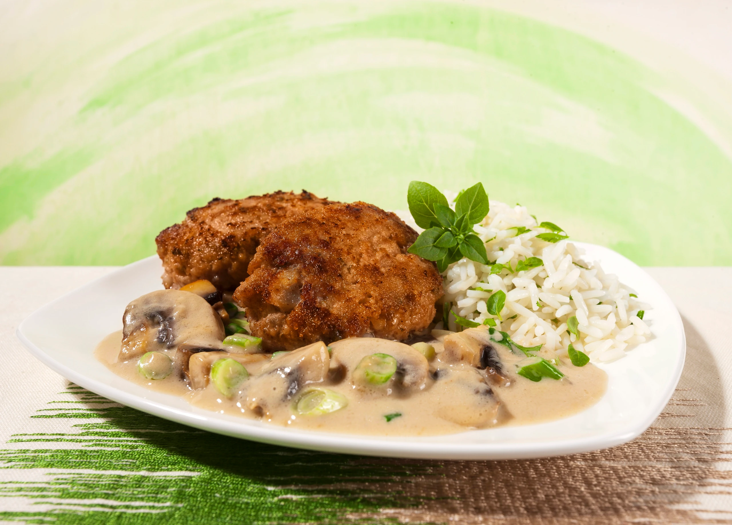 Faschiertes Butterschnitzel mit Kräuterreis