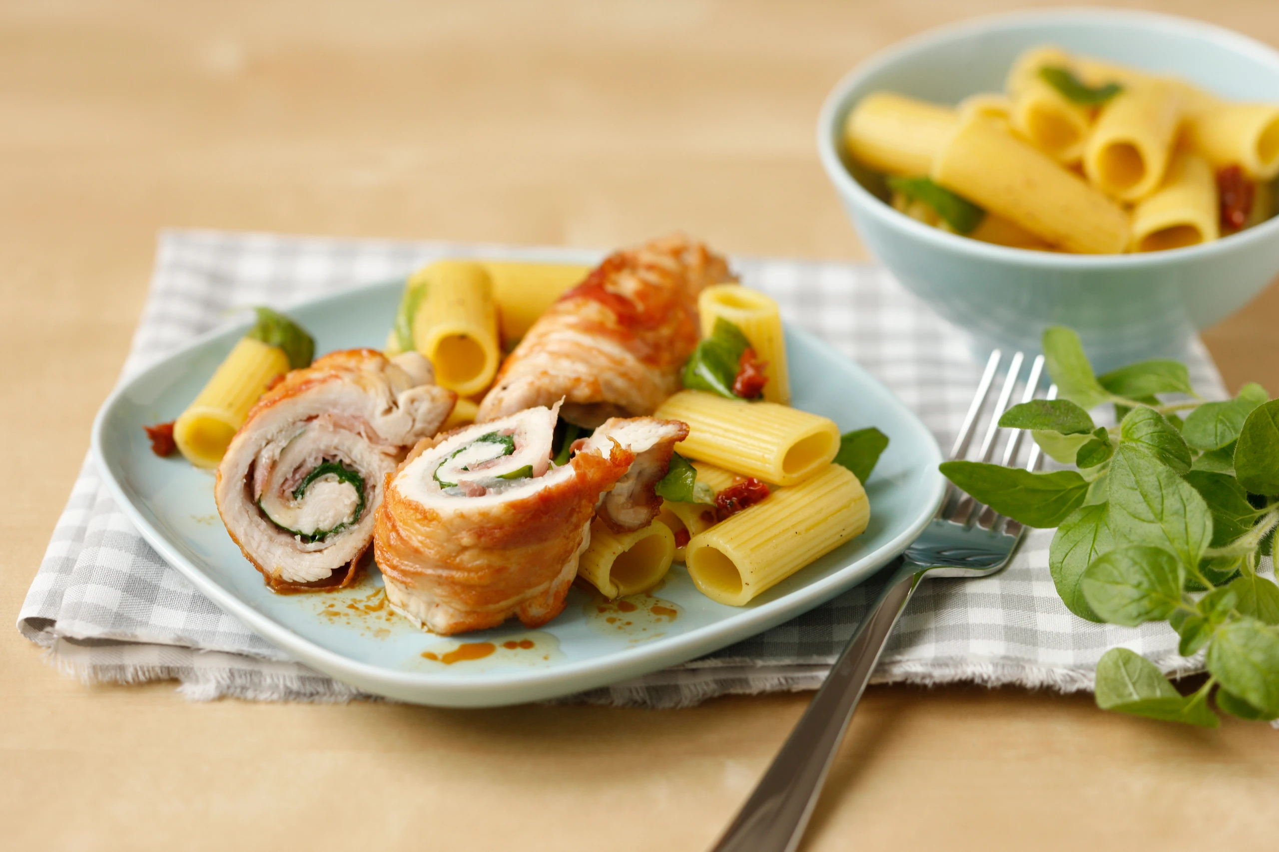 Putenröllchen mit Spinat und Pancetta