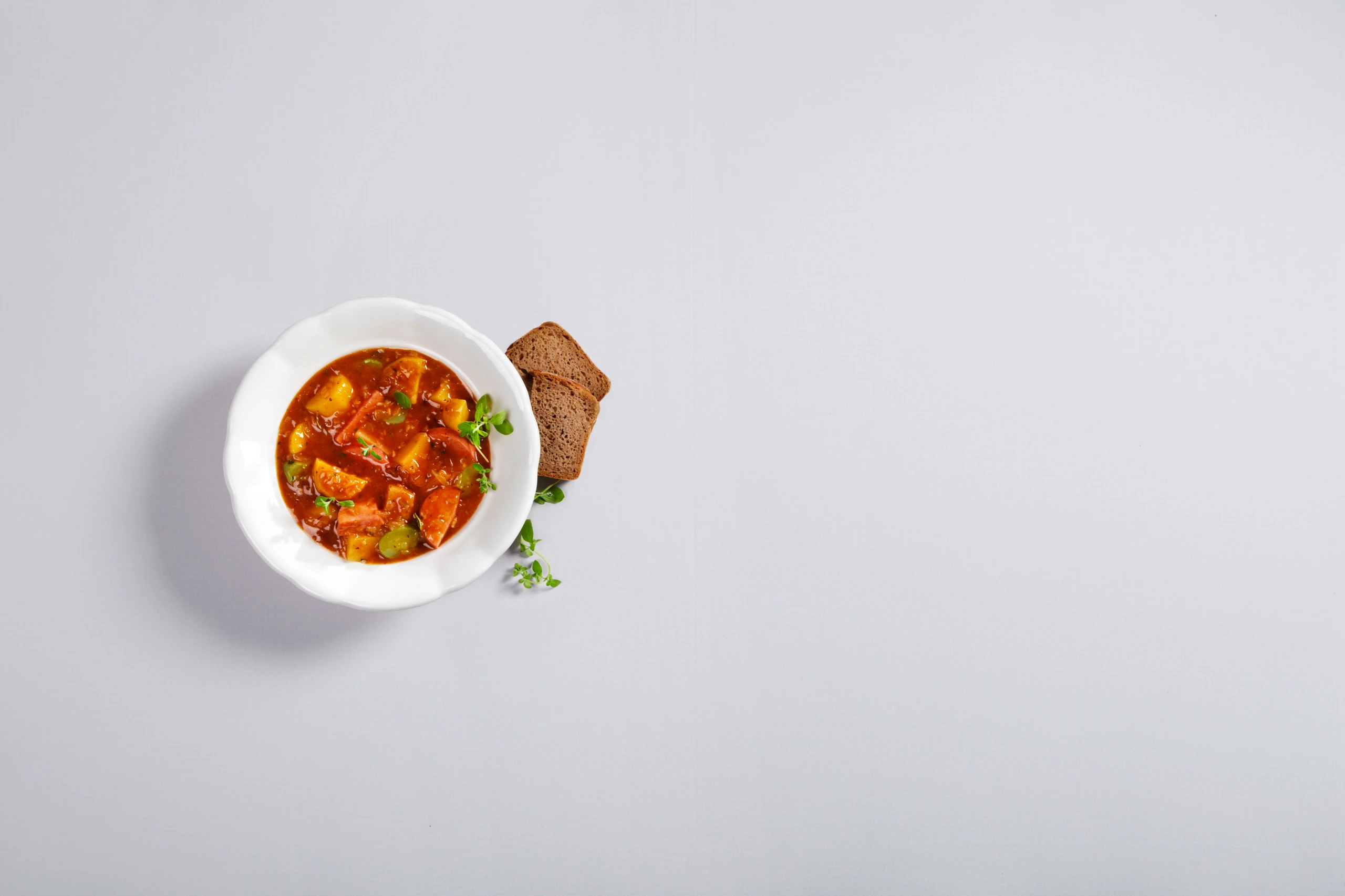 Erdäpfelgulasch mit Wurst