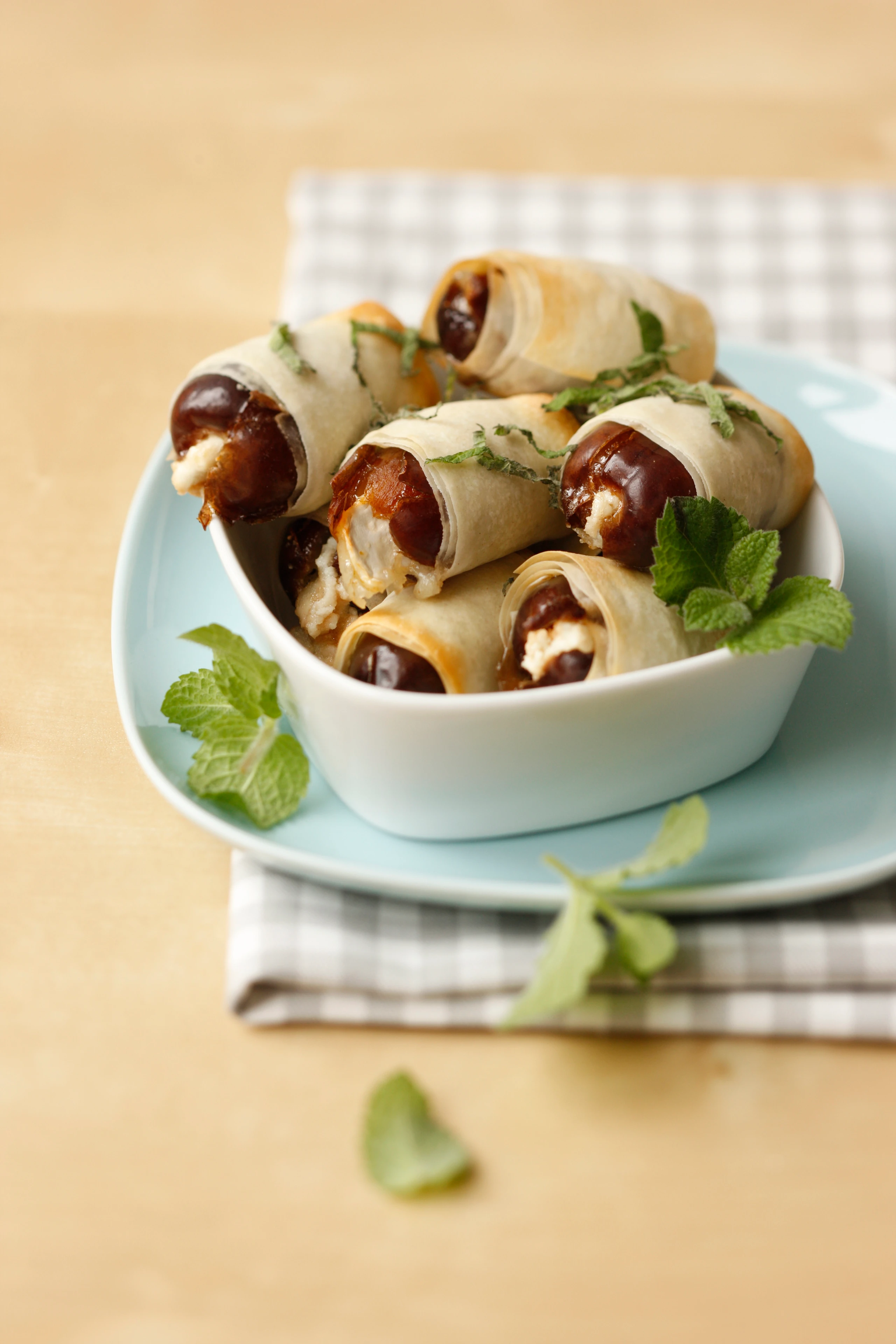 Gefüllte Datteln im Filoteig