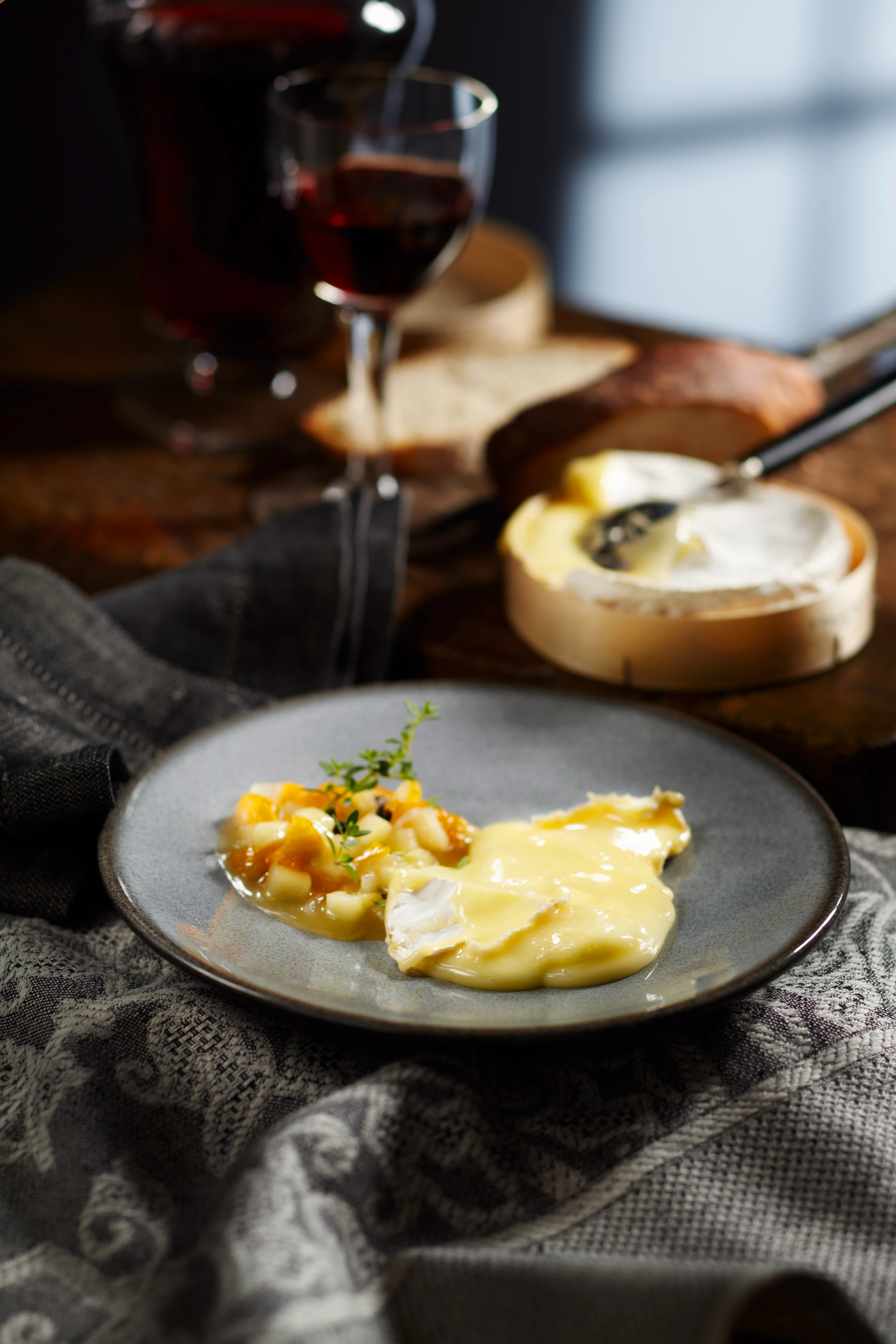 Gebackener Camembert mit Pfirsich-Chutney