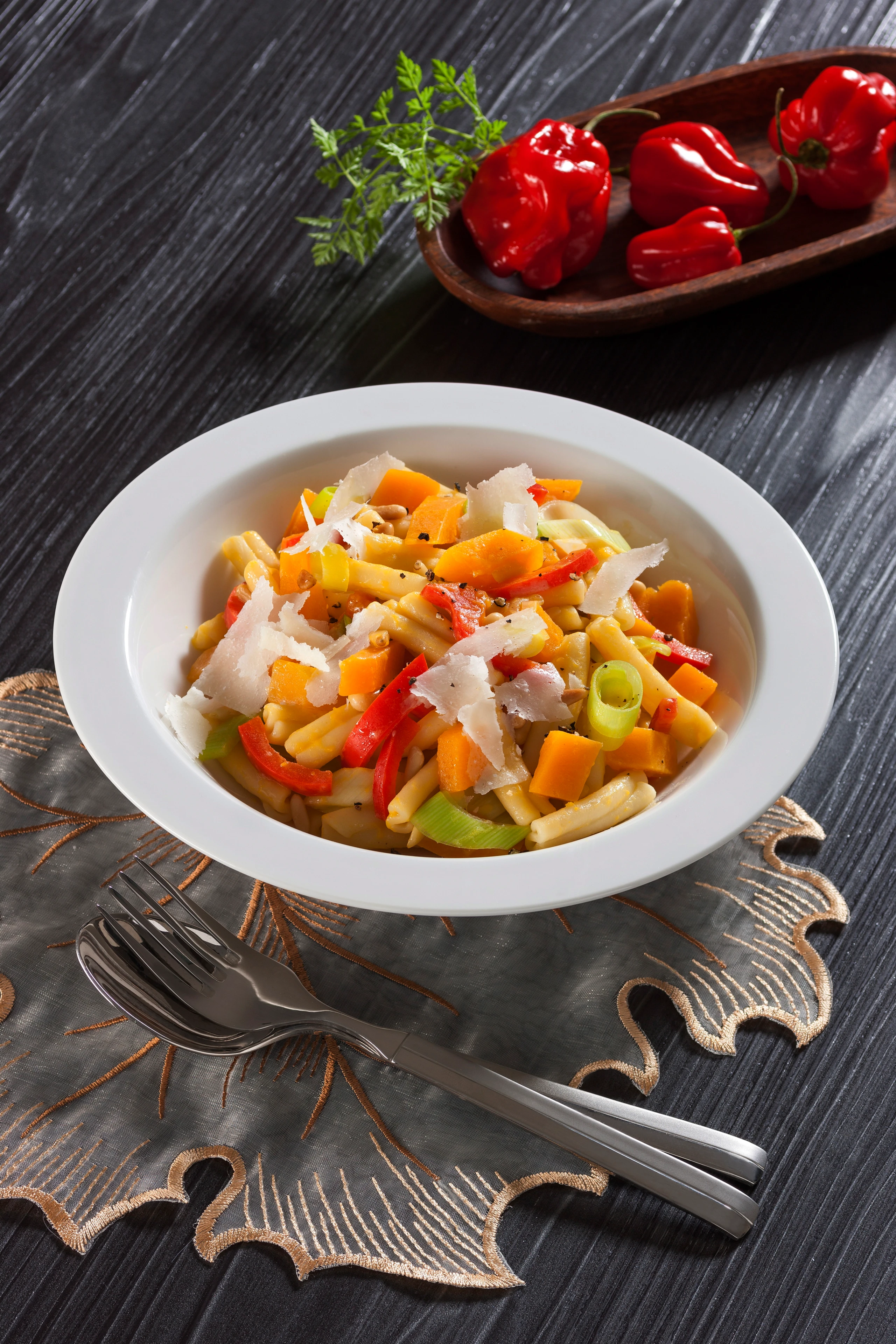 Pasta mit Pignoli und Gemüse