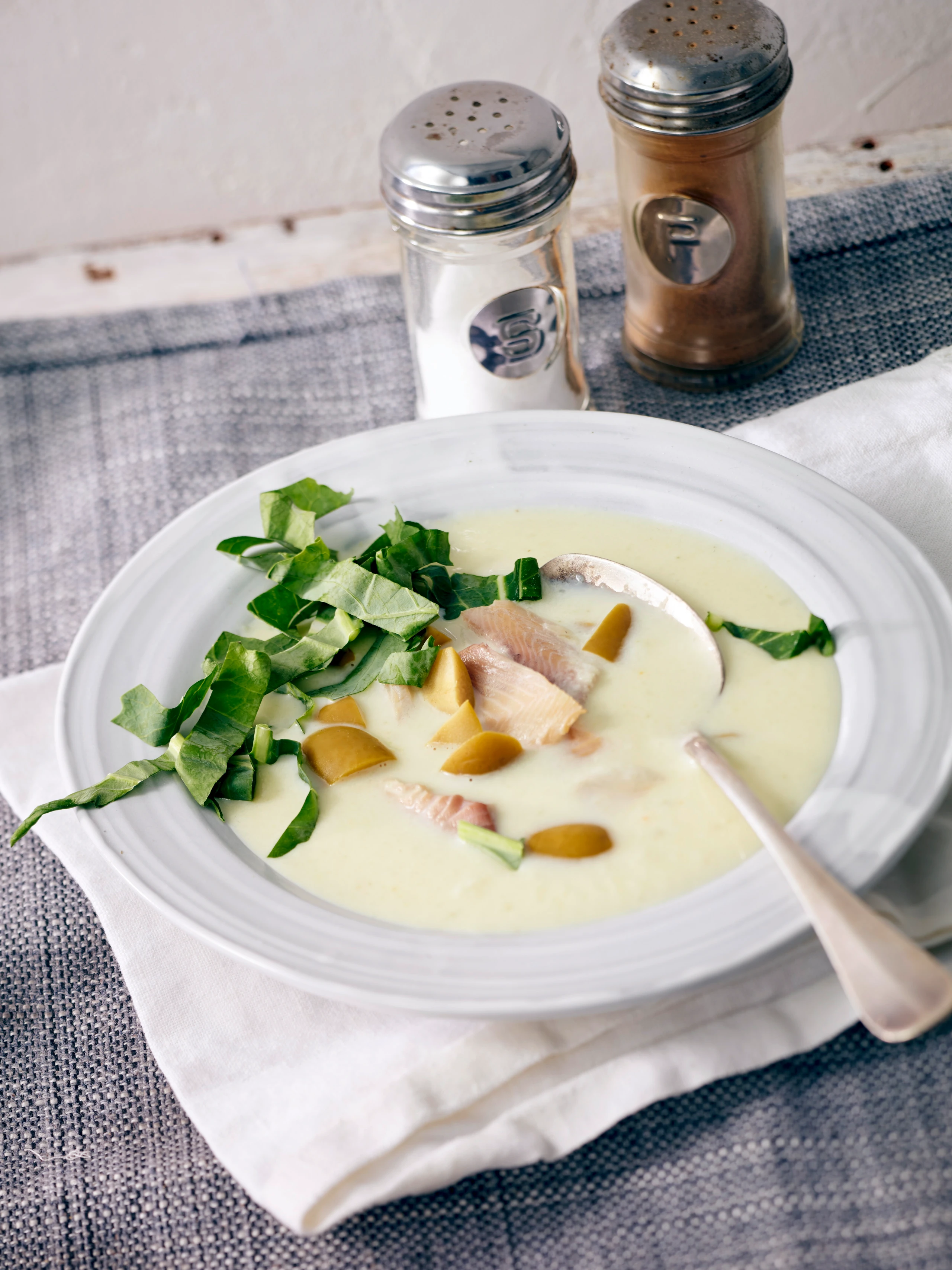 Kohlrabisuppe mit Forelle