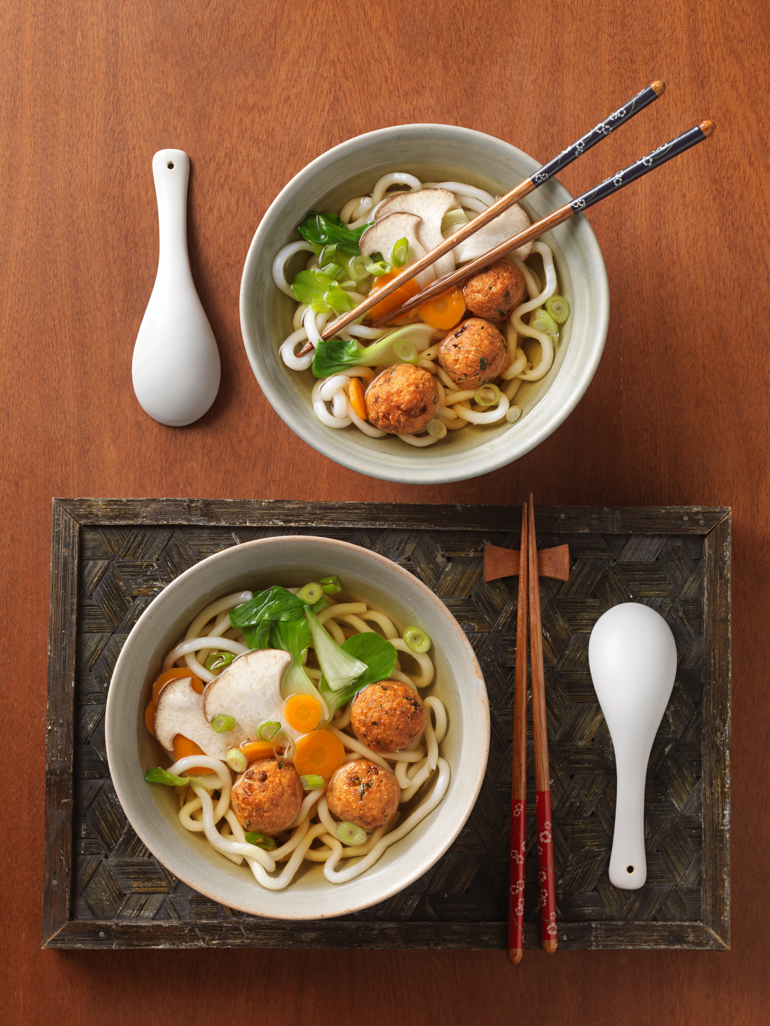 Udon-Nudeltopf mit Tofubällchen