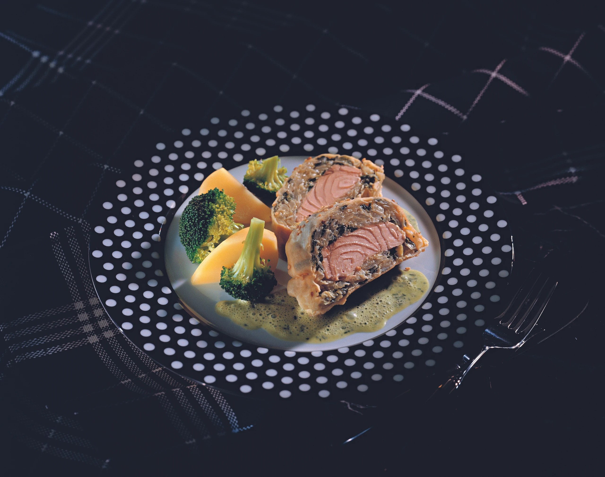 Strudel mit Kraut und Lachsforelle gefüllt