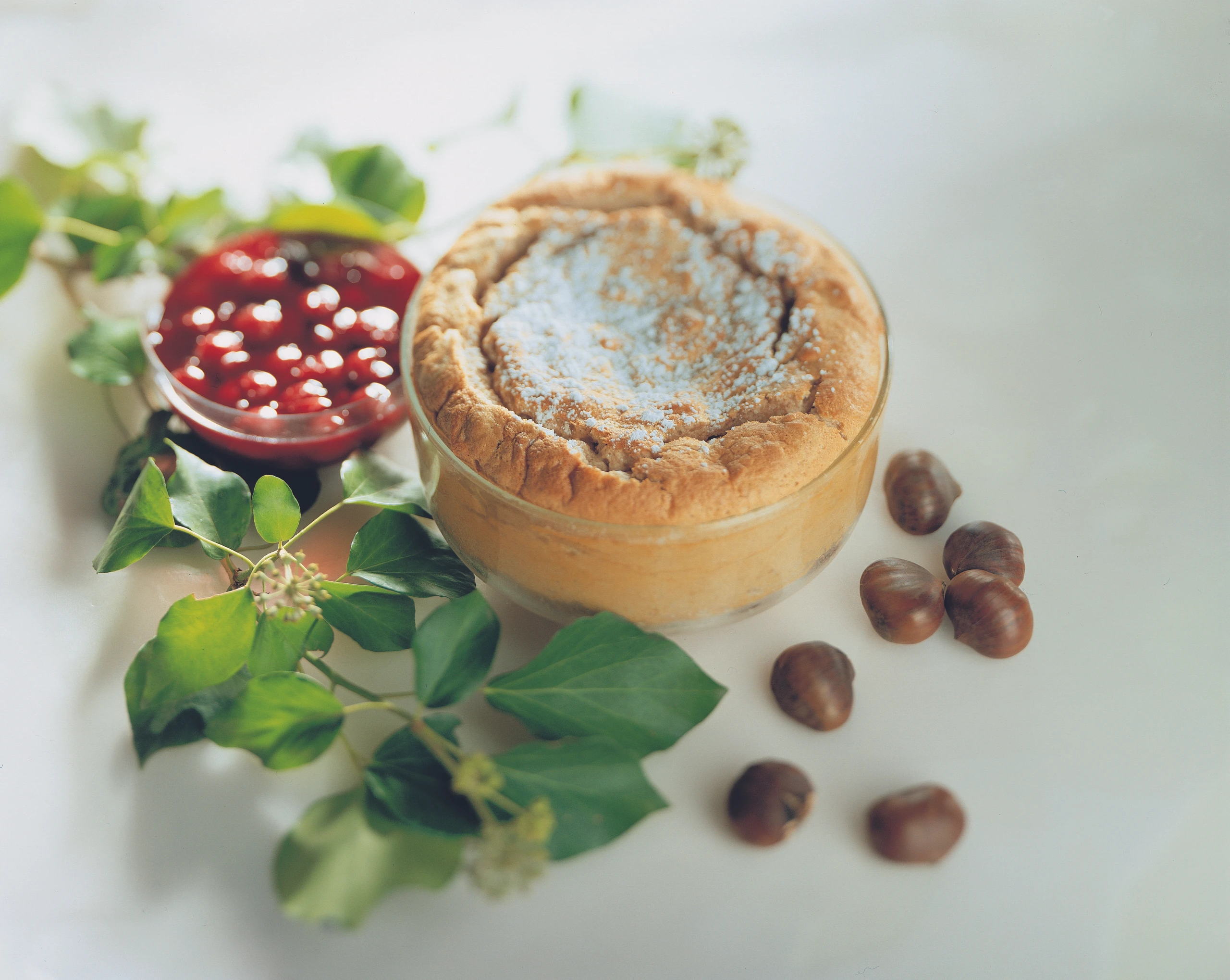 Kastanienauflauf mit Weichselsauce